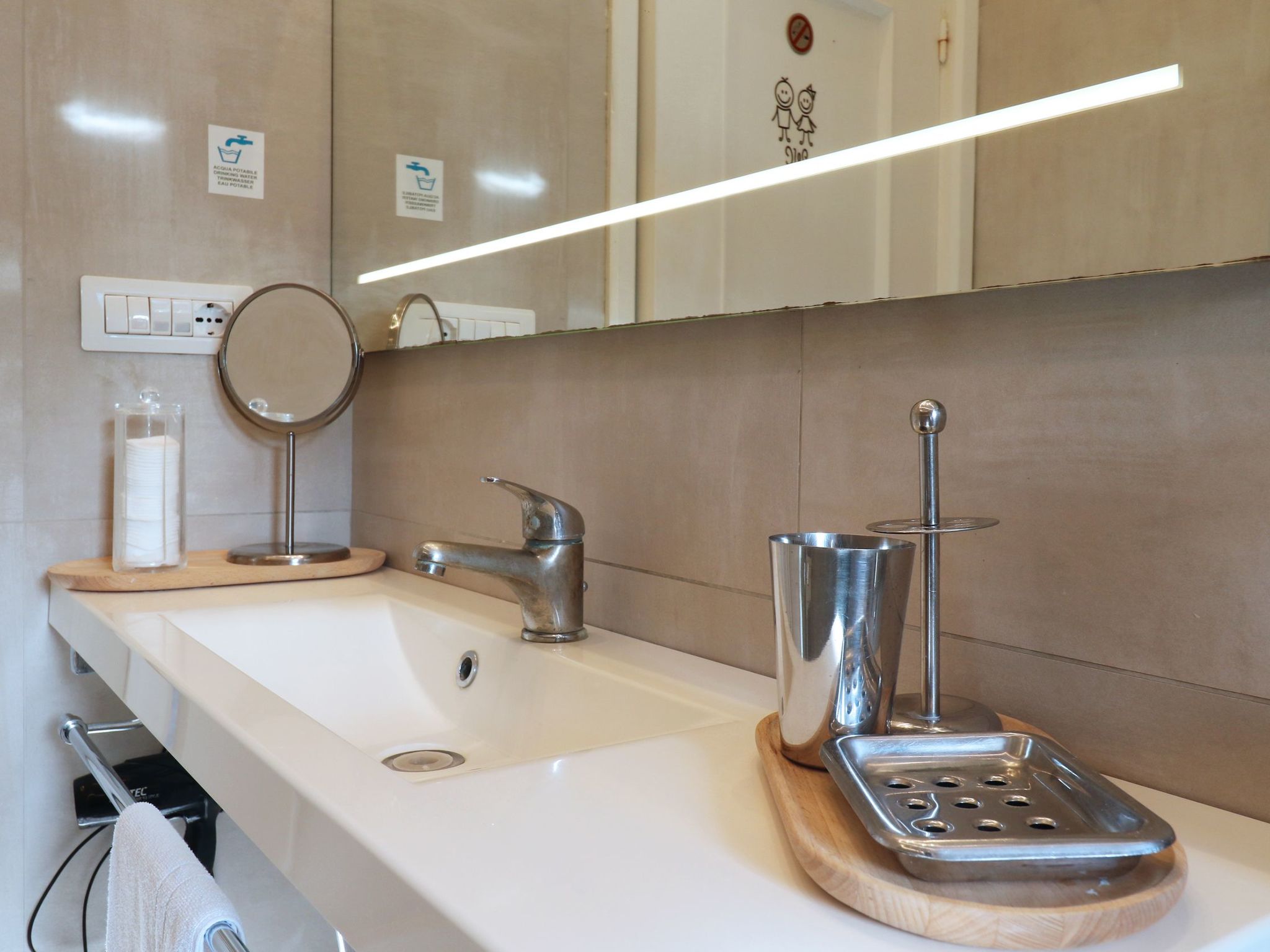 Familienwohnung mit Privatparkplatz-Drinnen