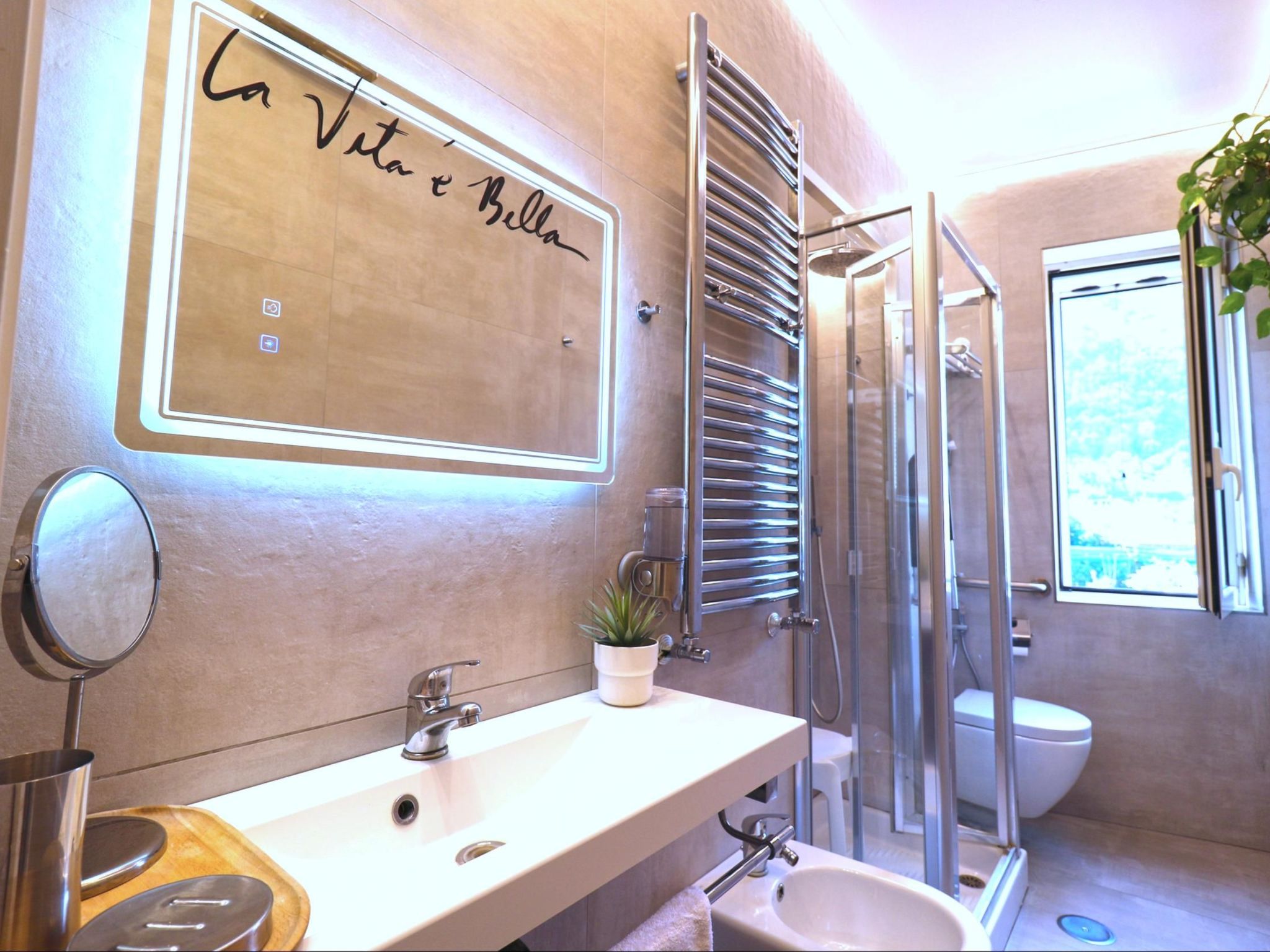 Familienwohnung mit Privatparkplatz-Drinnen