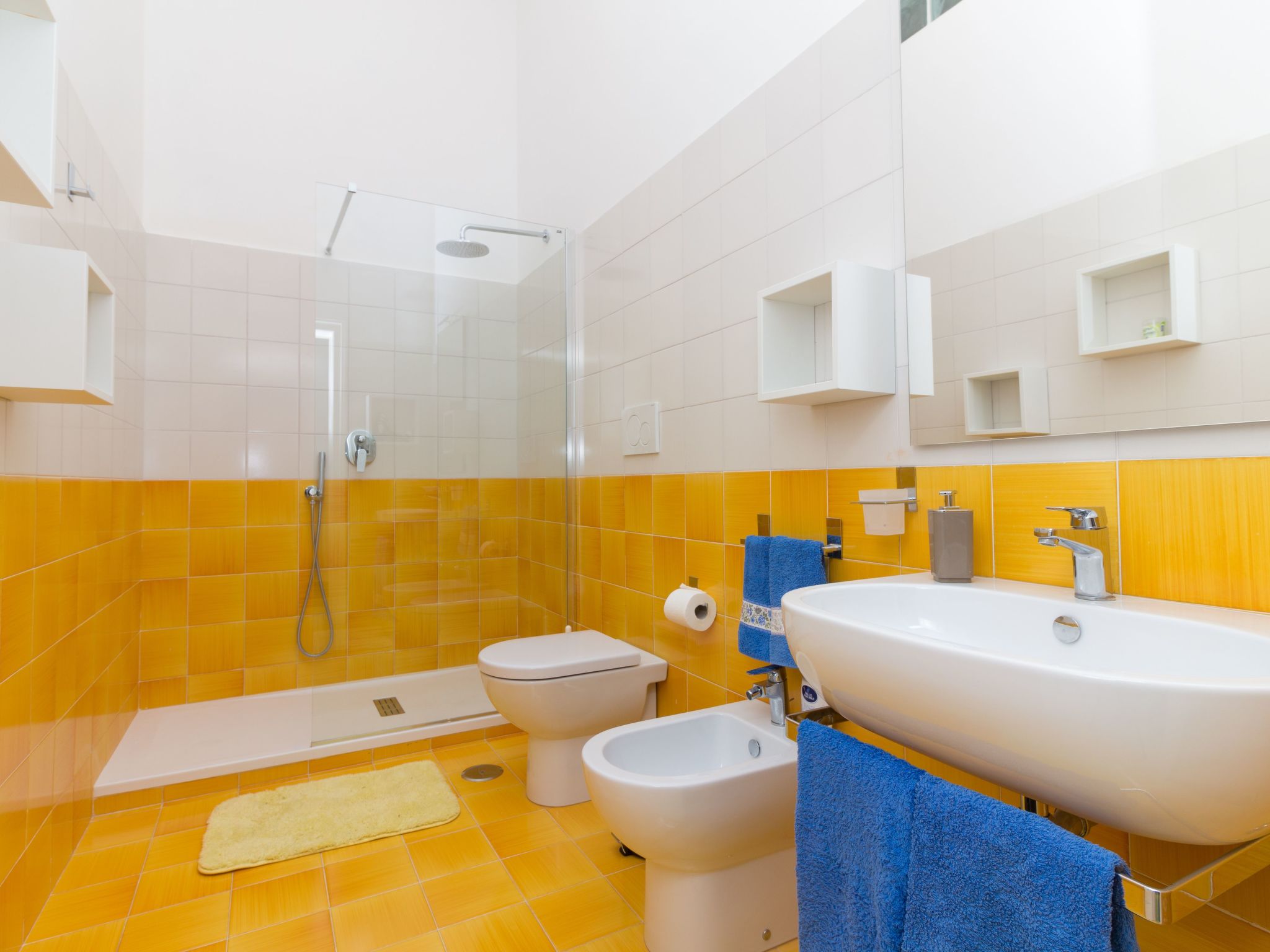 'Casa Fiorita' mit Wasserblick-Binnen