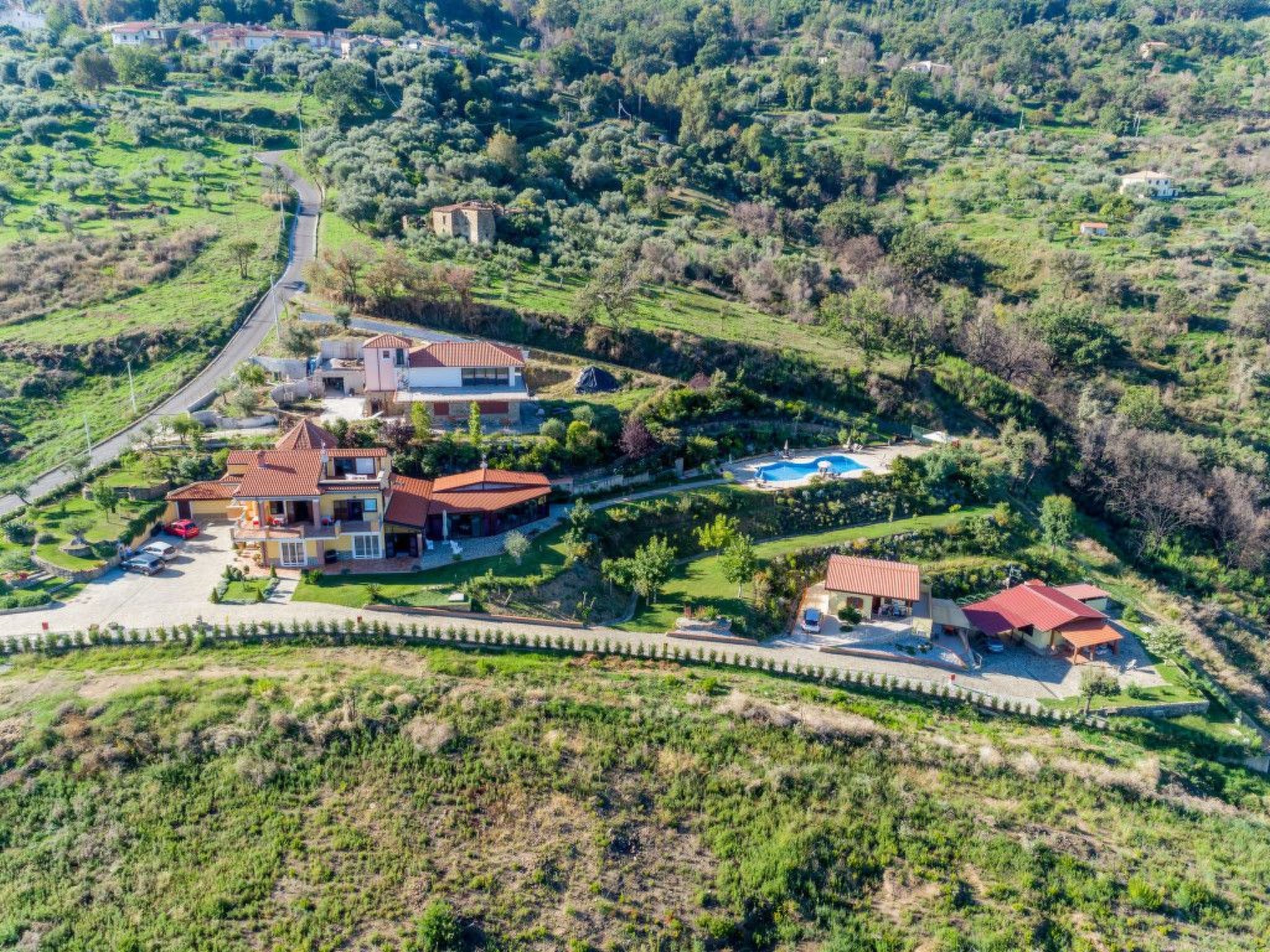 Mit Aussicht und Pool-Binnen