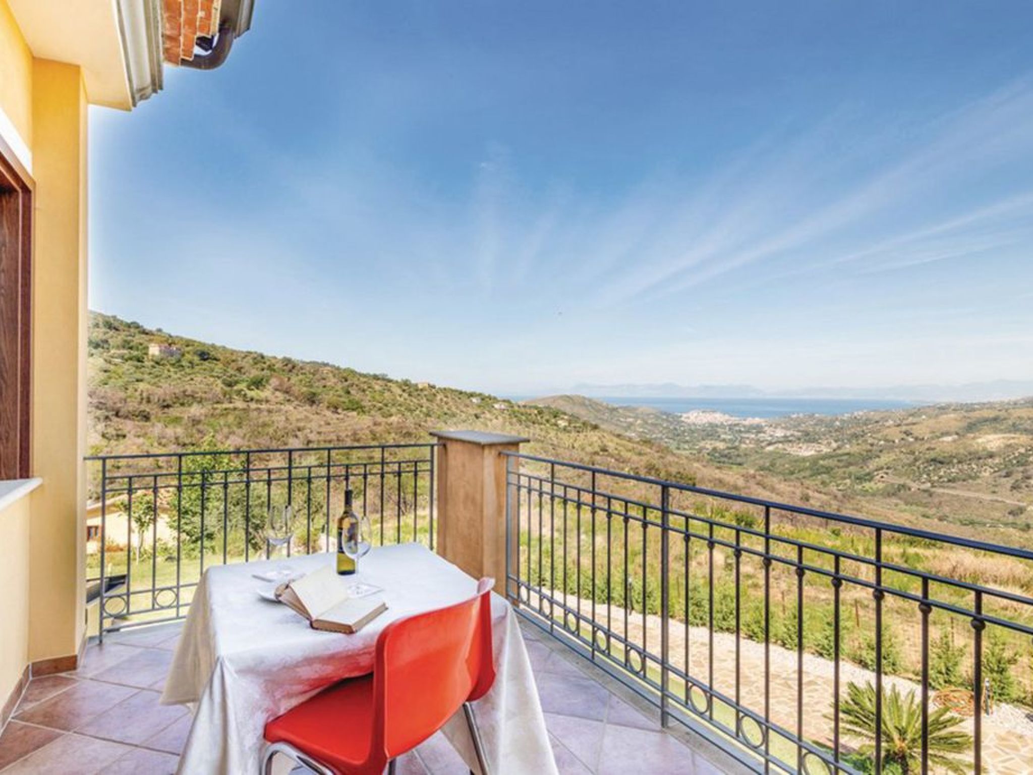 Mit Aussicht und Pool-Binnen