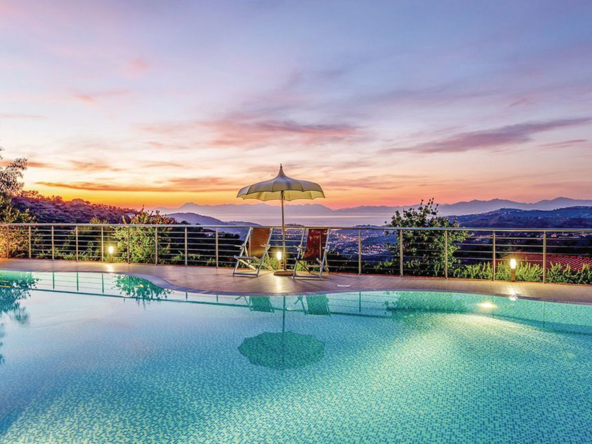 Chalet 'Panorama' mit Infinity-Pool-Binnen