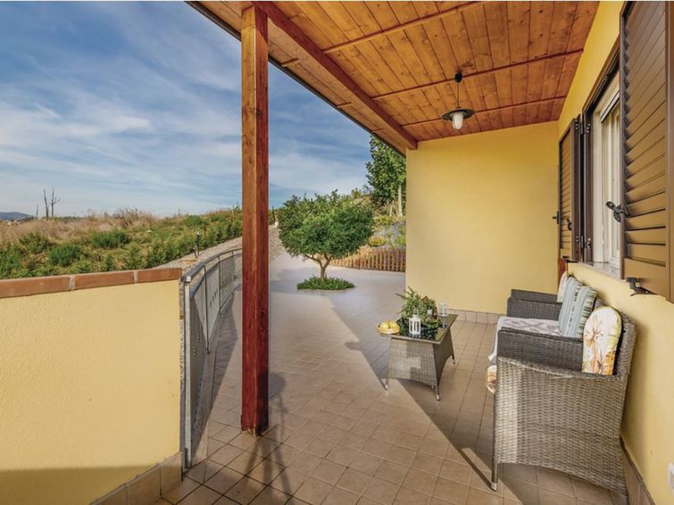 5-persoons vrijstaand appartement in Giungano met pool in Giungano
