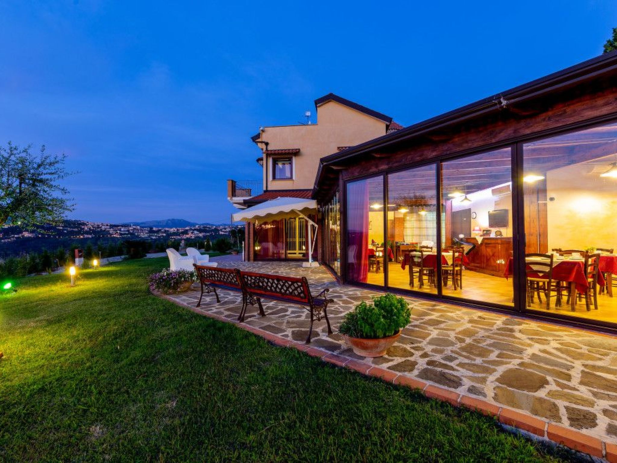 'Granatapfel' mit Pool-Binnen