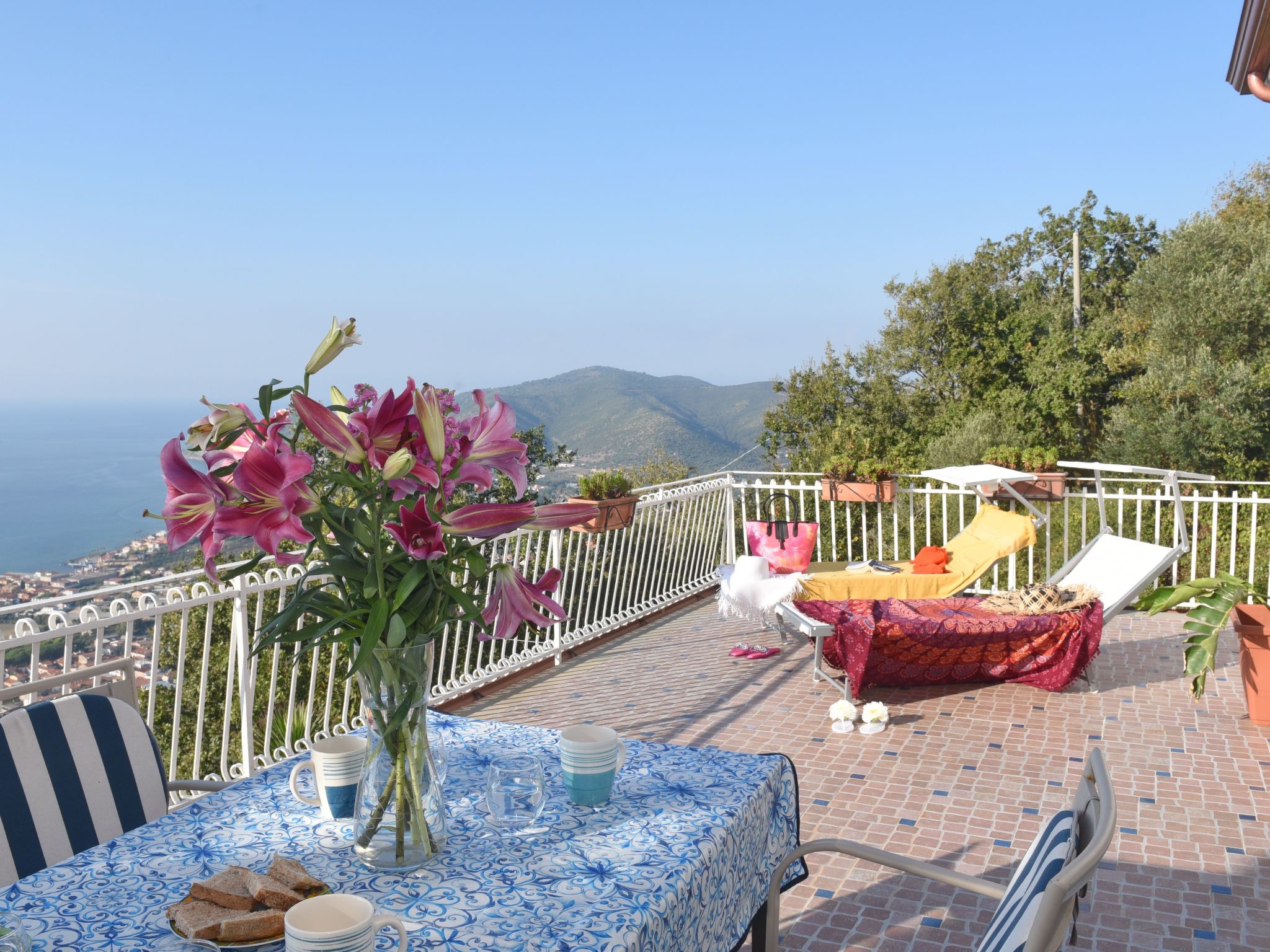 Mit Meerblick und großer Terrasse-Image-tags.info