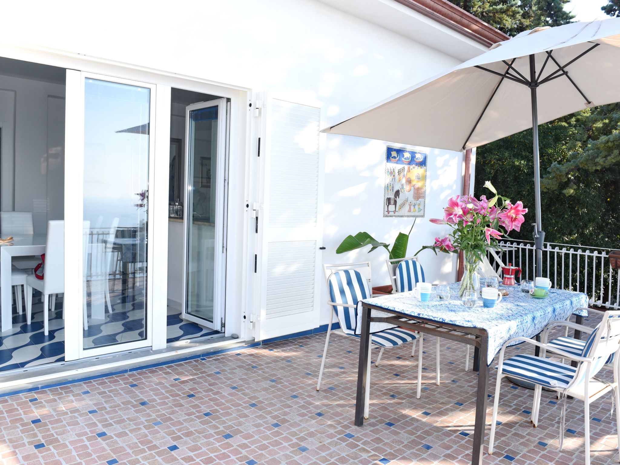 Mit Meerblick und großer Terrasse-Image-tags.info