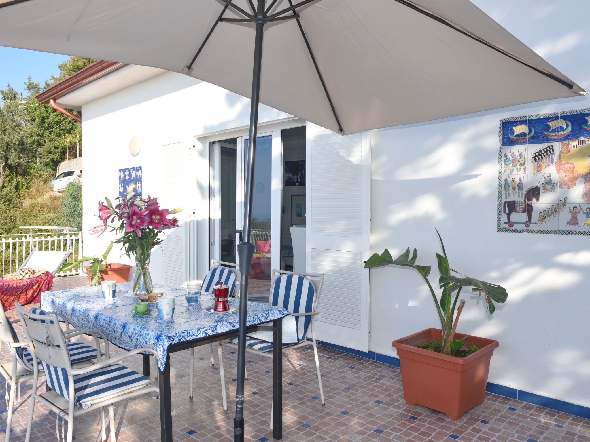 Mit Meerblick und großer Terrasse-Image-tags.info