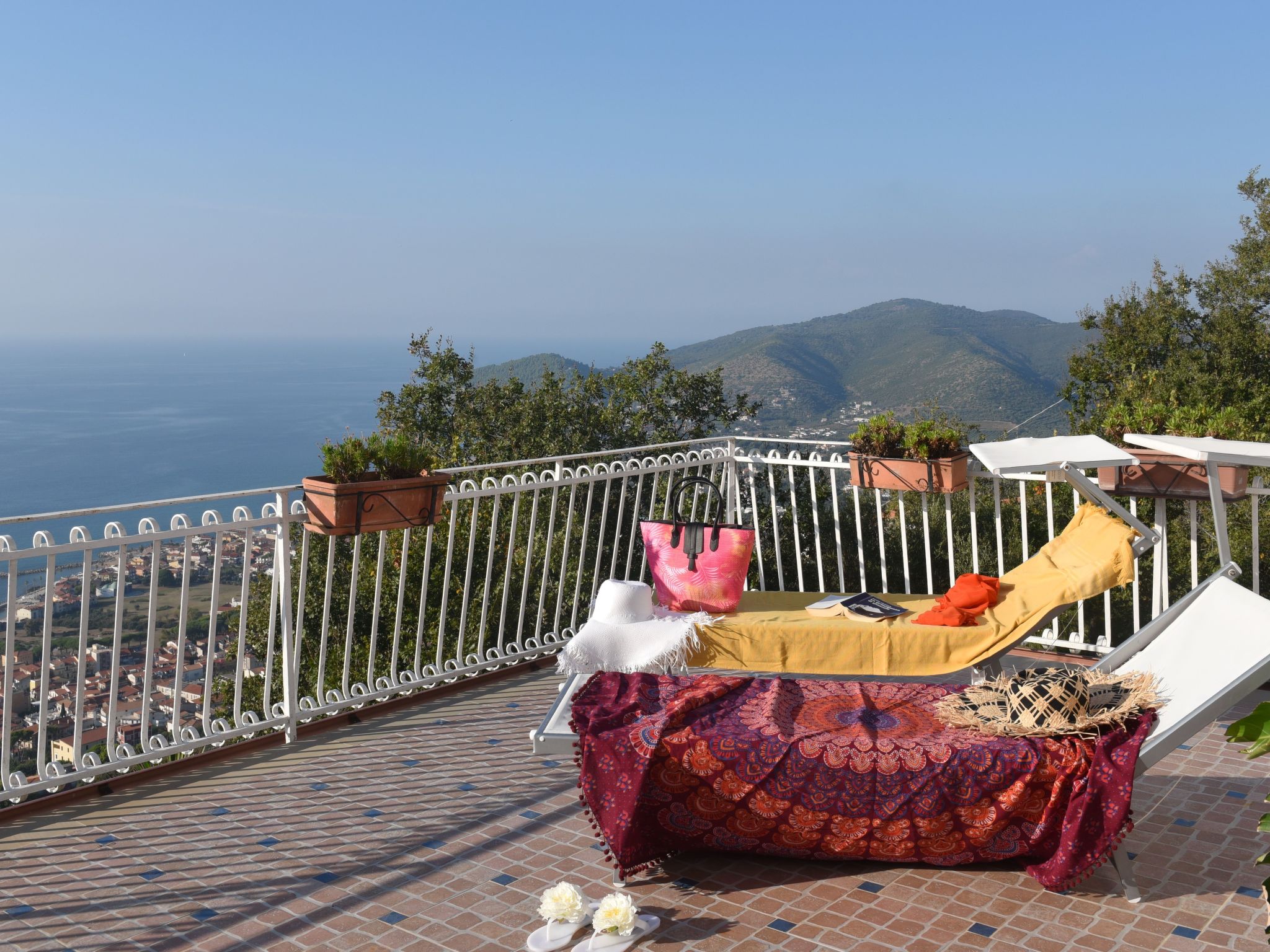 Mit Meerblick und großer Terrasse-Image-tags.info