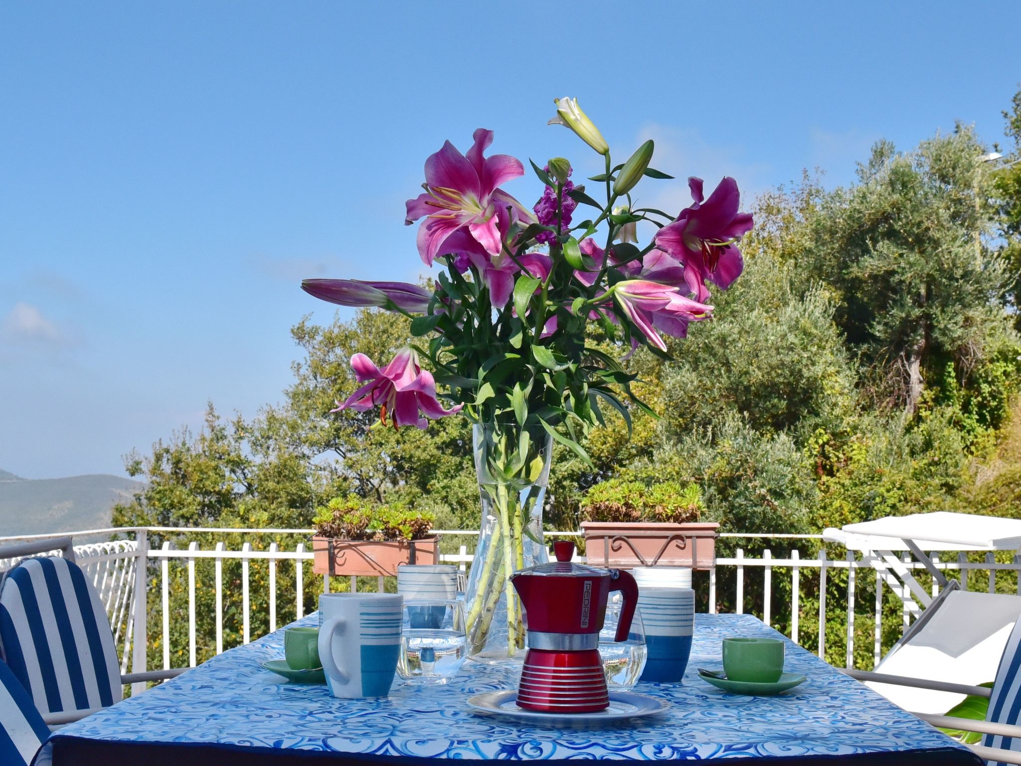 Mit Meerblick und großer Terrasse-Image-tags.info