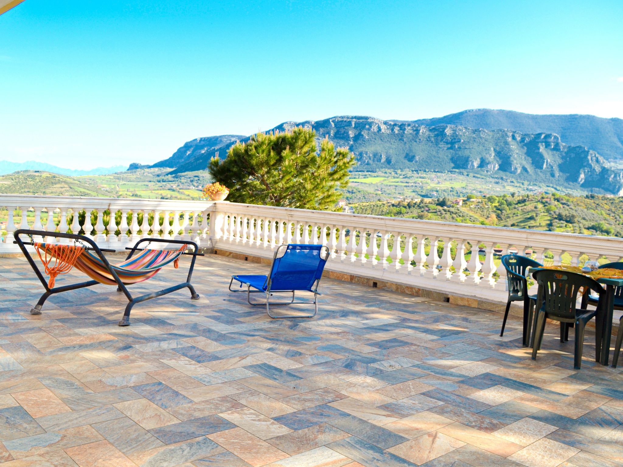 Mit privatem Garten, Meerblick und Gemeinschaftspool-Image-tags.info