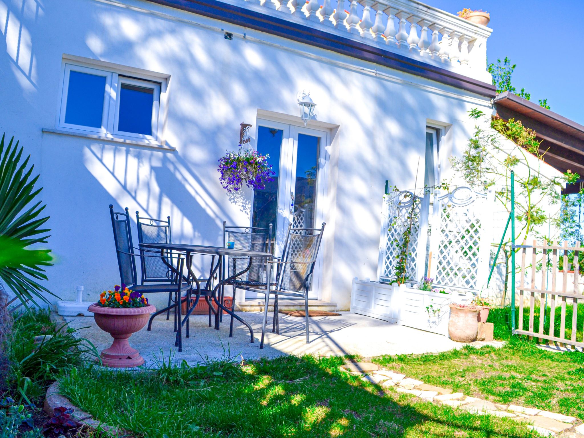 Mit privatem Garten, Meerblick und Gemeinschaftspool-Image-tags.info