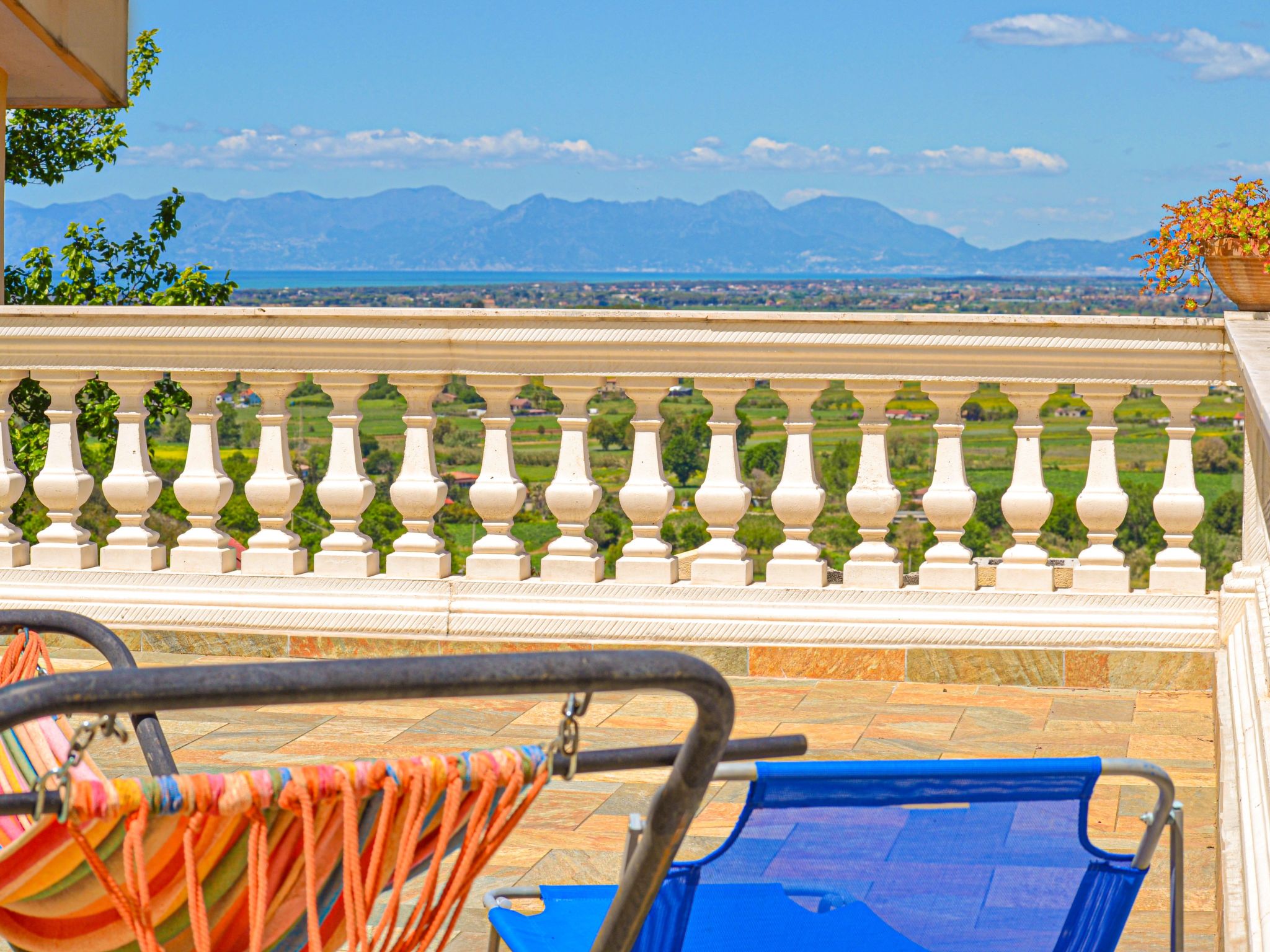 Mit privatem Garten, Meerblick und Gemeinschaftspool-Image-tags.info