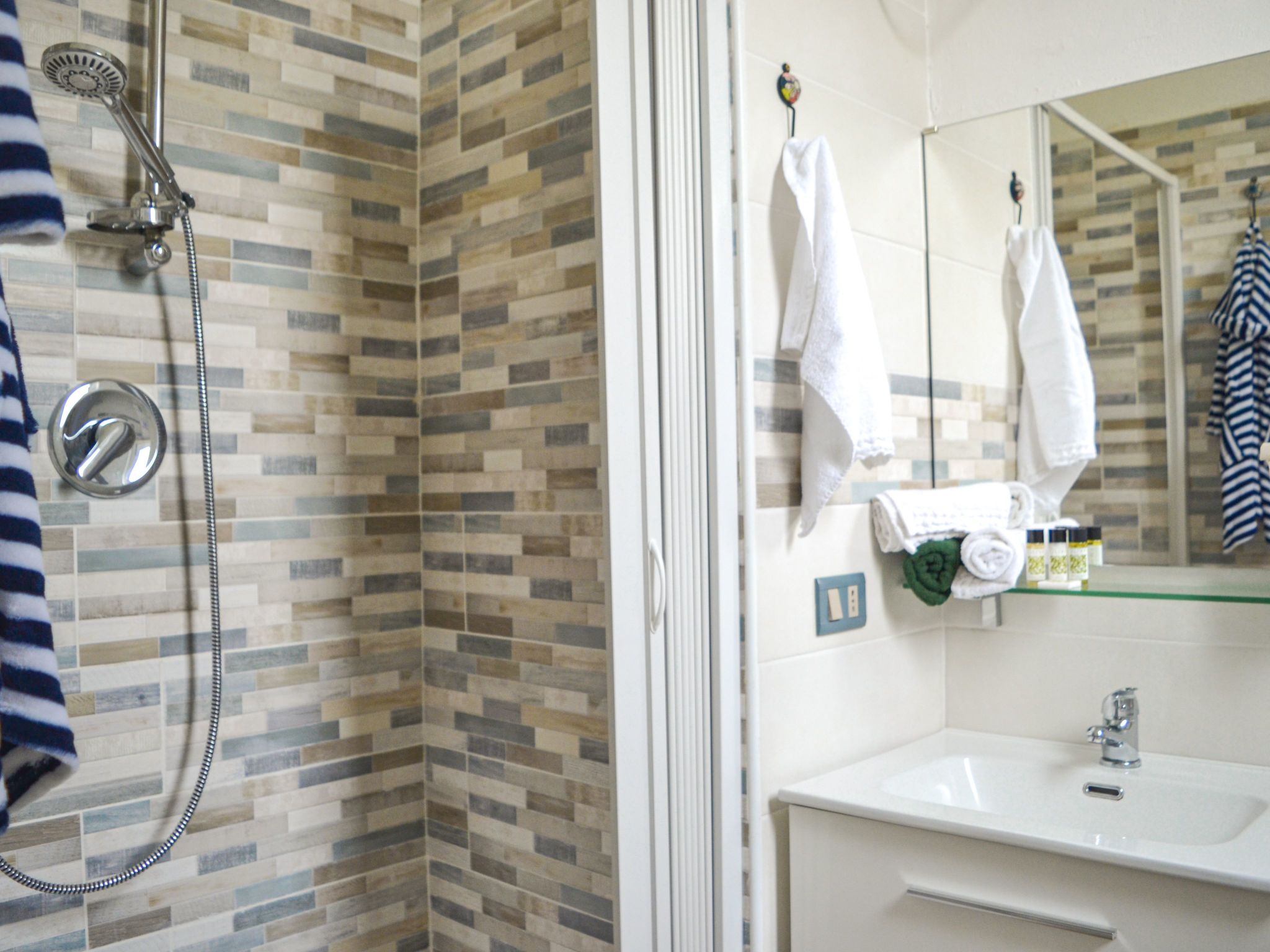 Mit privatem Garten, Meerblick und Gemeinschaftspool-Image-tags.info