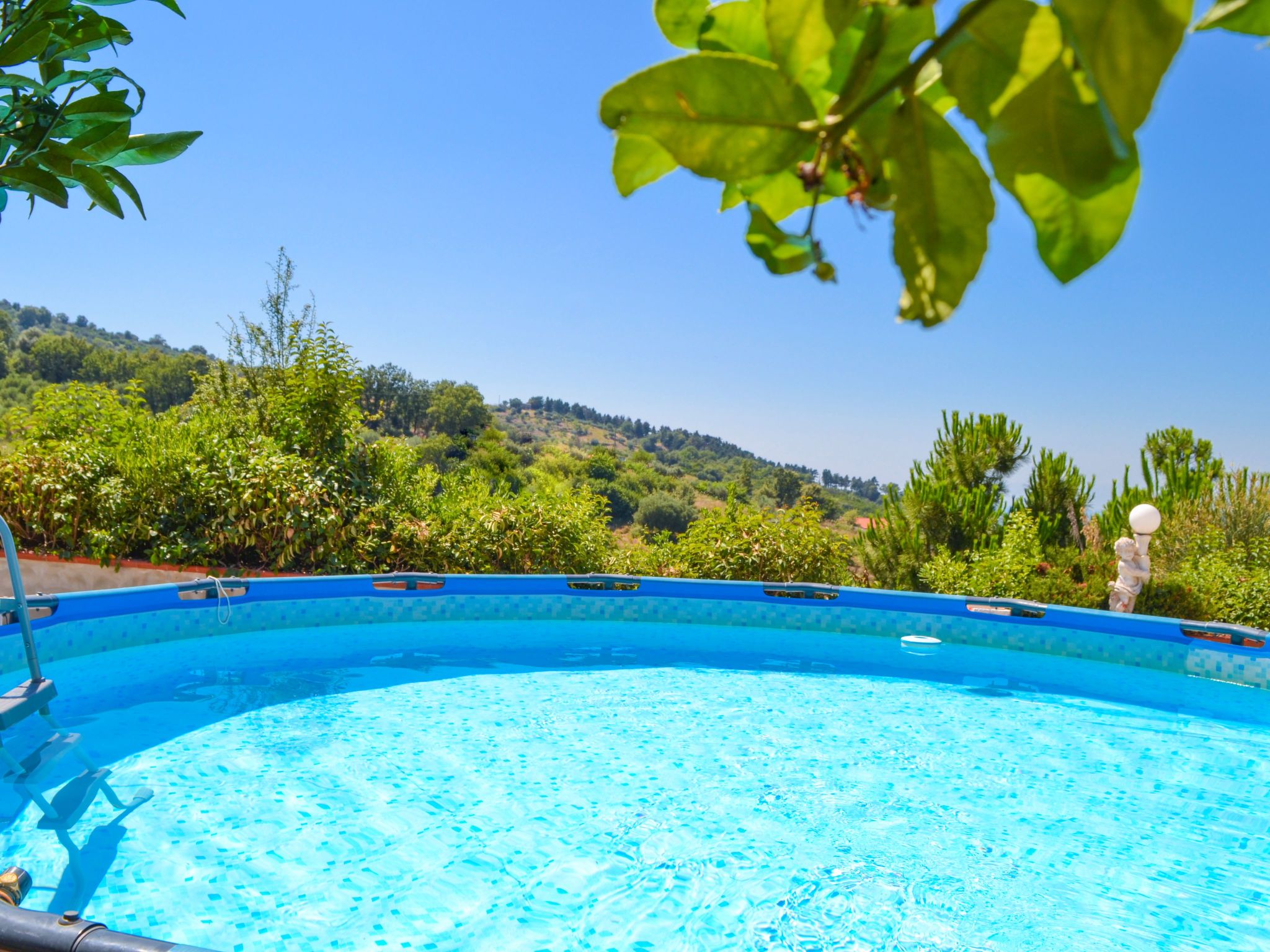 Mit privatem Garten, Meerblick und Gemeinschaftspool-Image-tags.info