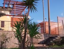 Ruim appartement in Caprioli met tuin, terras en weids uitzicht op de bergen - thumbnail 2