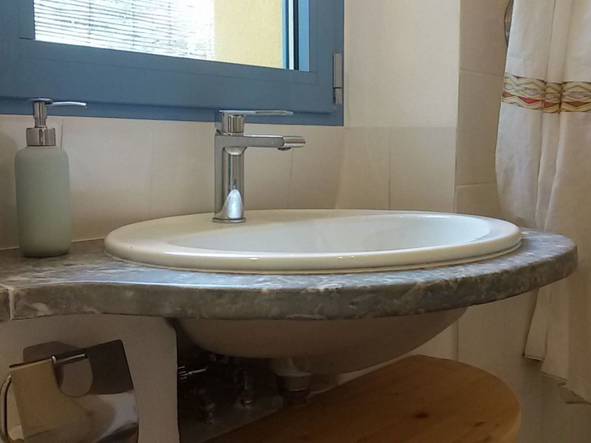 Kleines feines helles Appartment im Gruenen mit Meerblick