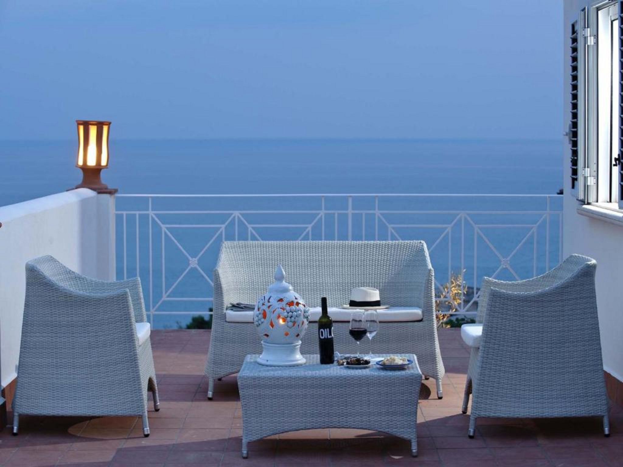 In the heart of Cilento, between the blue of the sea and the green of the mountains, stands Le Ruve Bianche, a residence that seems to emerge from the landscape itself. Immersed in the poetic tranquil..