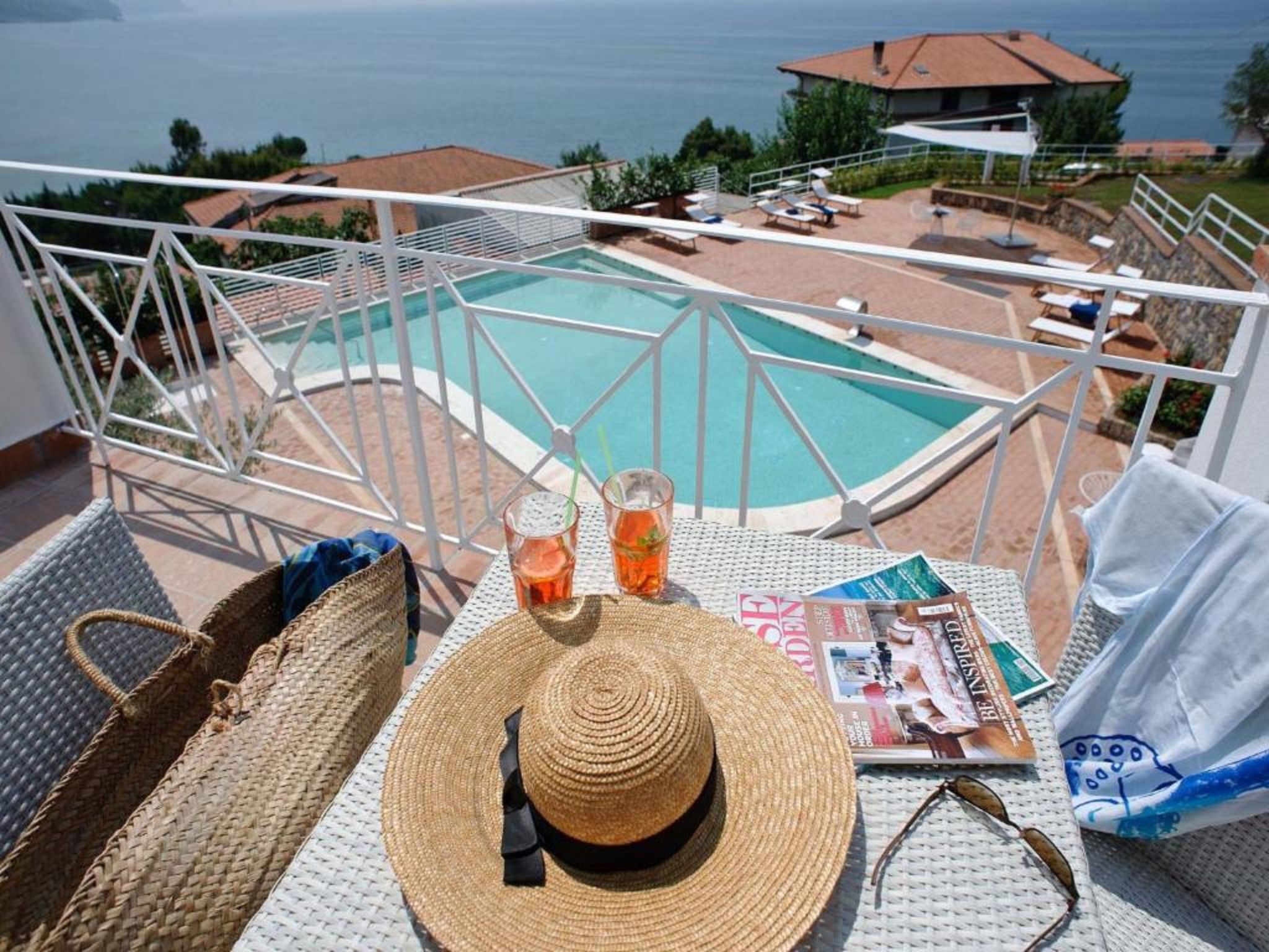 In the heart of Cilento, between the blue of the sea and the green of the mountains, stands Le Ruve Bianche, a residence that seems to emerge from the landscape itself. Immersed in the poetic tranquil..