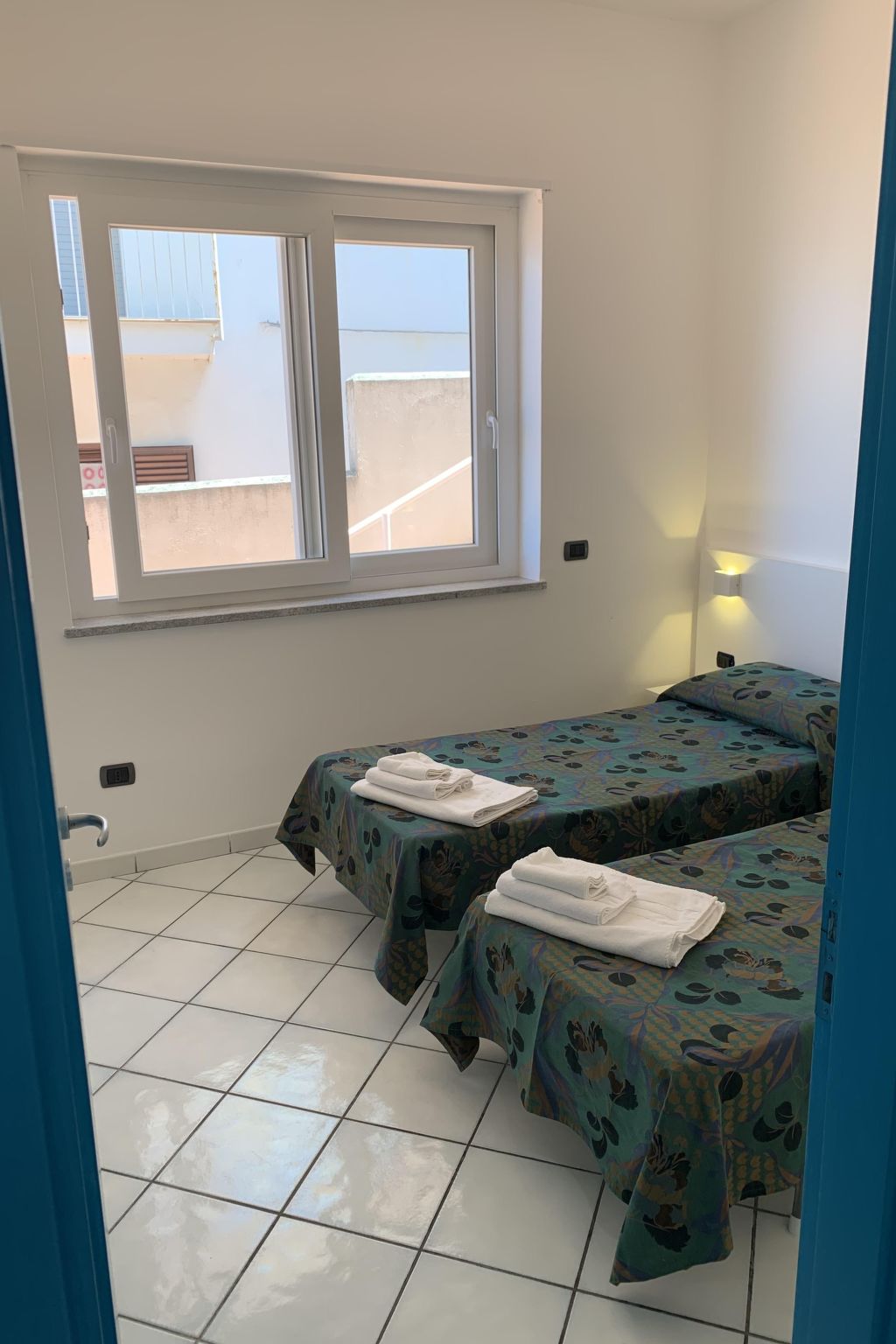 'Laura-Image-tags.info