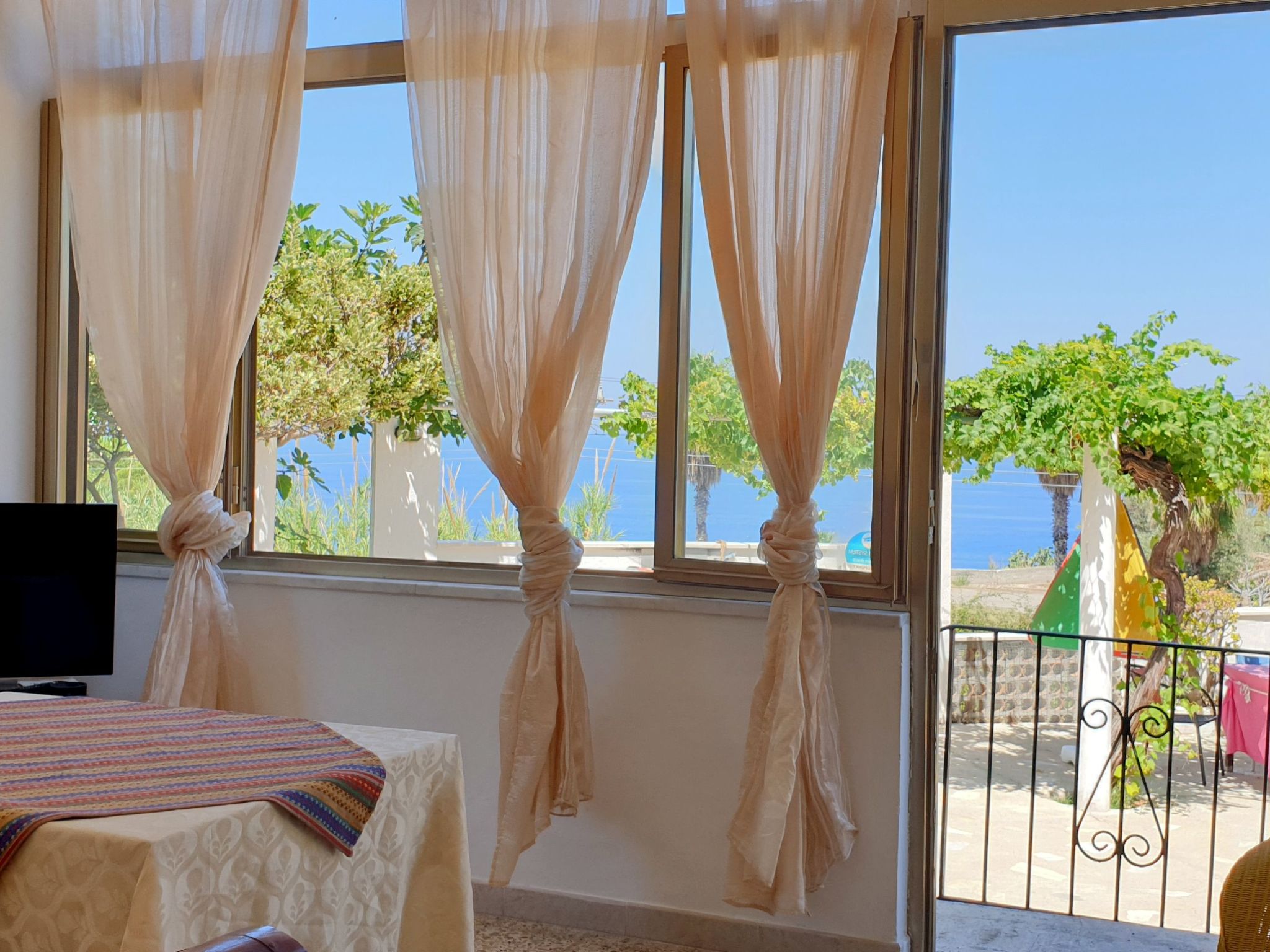 Ferienvilla bei Tropea mit Blick auf das Meer und die liparischen Inseln-Image-tags.info