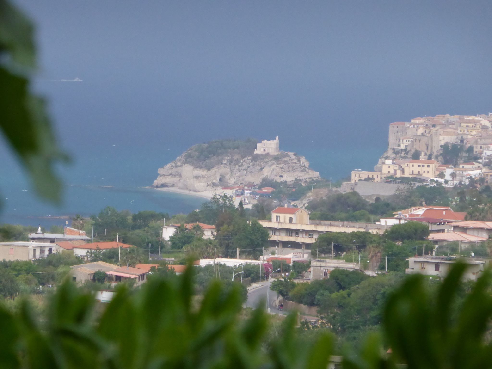 Ferienvilla bei Tropea mit Blick auf das Meer und die liparischen Inseln-Image-tags.info