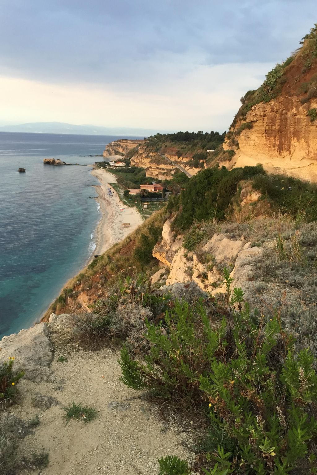 Ferienvilla bei Tropea mit Blick auf das Meer und die liparischen Inseln-Image-tags.info