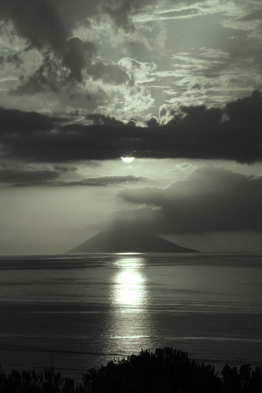 Ferienvilla bei Tropea mit Blick auf das Meer und die liparischen Inseln-Image-tags.info