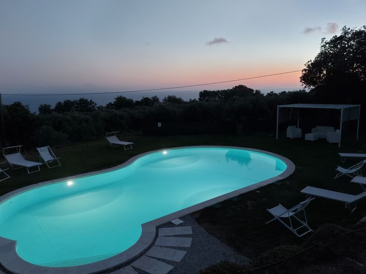 Villa Im Grünen Mit Schwimmbad Und Meerblick - Ricadi
