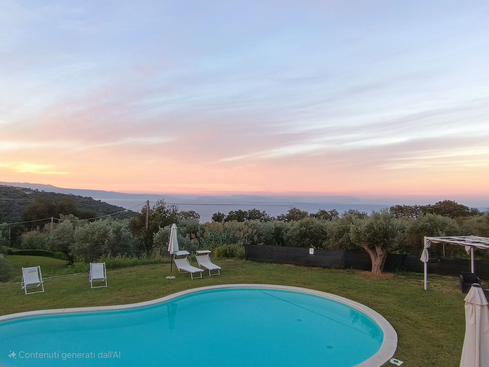 Villa im Grünen mit Schwimmbad und Meerblick