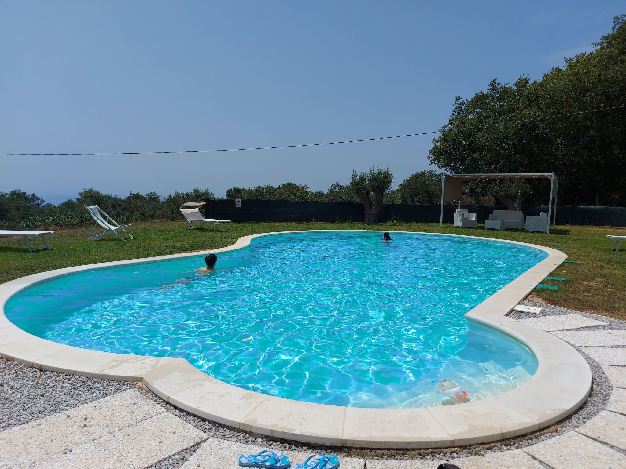 Villa im Grünen mit Schwimmbad und Meerblick-Draußen