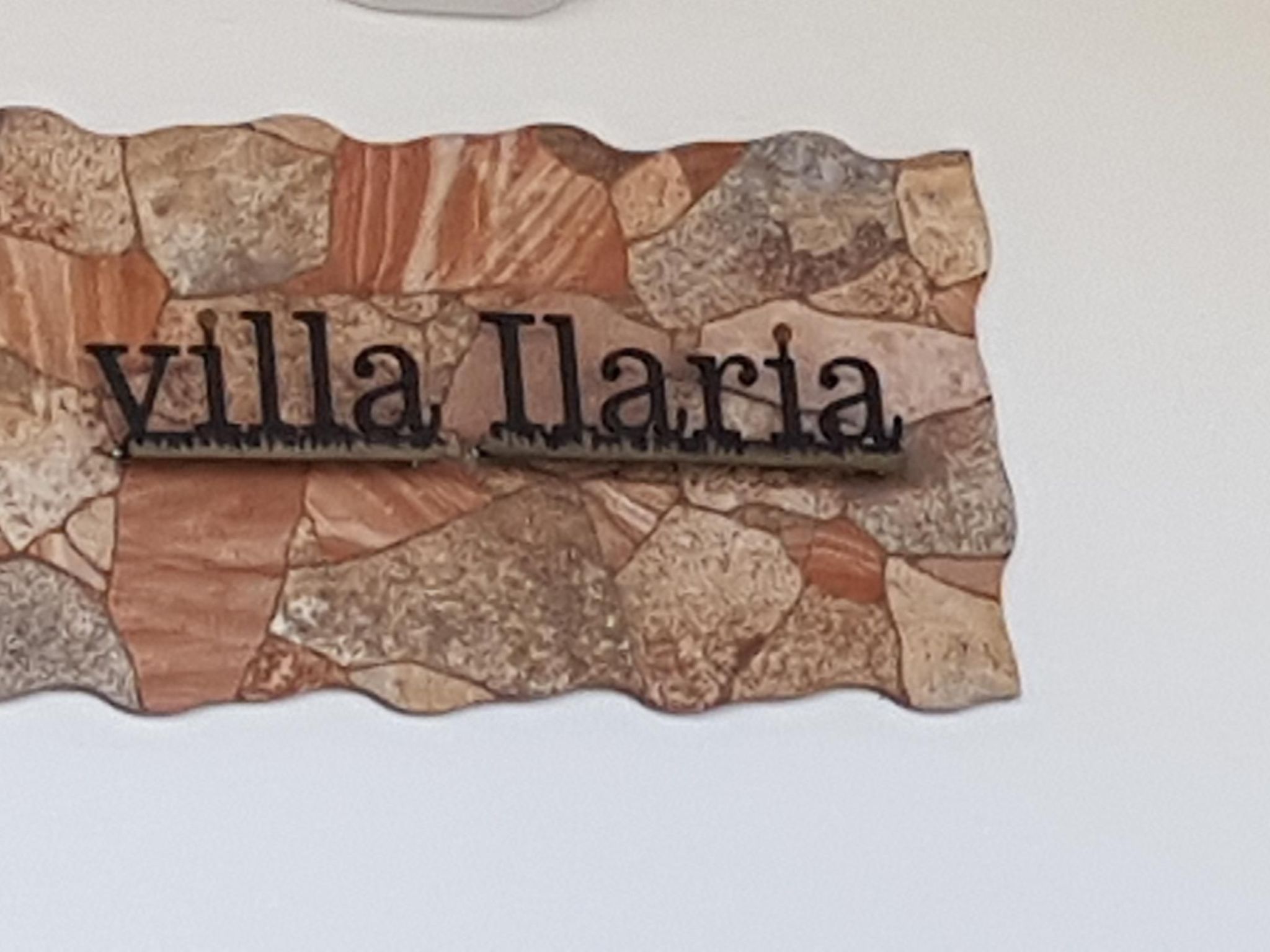 'Roberta-Image-tags.info