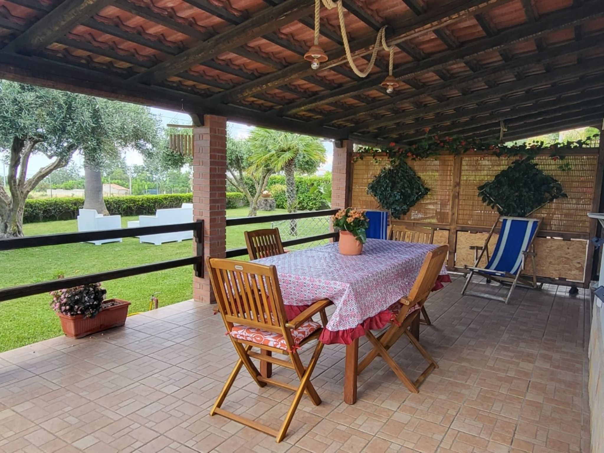 Our flats are located in Capo Vaticano in a beautiful two-level villa in the immediate vicinity of the fantastic village of Tropea .Two of the flats are on the ground floor, named: Apartment Graziella..