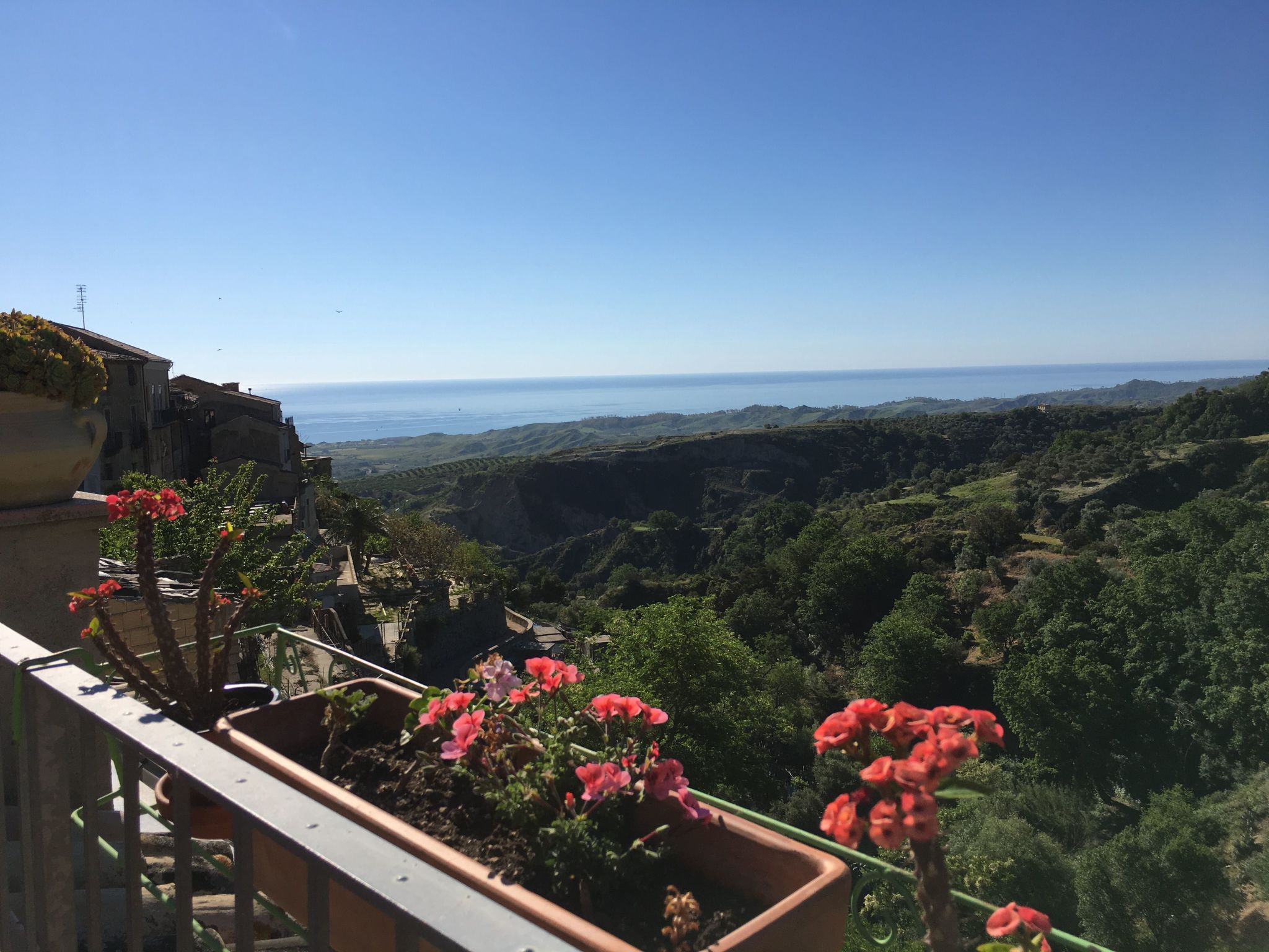 Geräumige Artemide-Wohnung mit Terrasse
