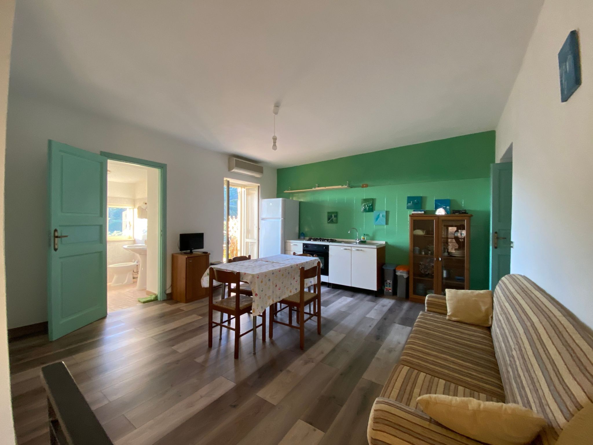 Geräumige Artemide-Wohnung mit Terrasse-Binnen