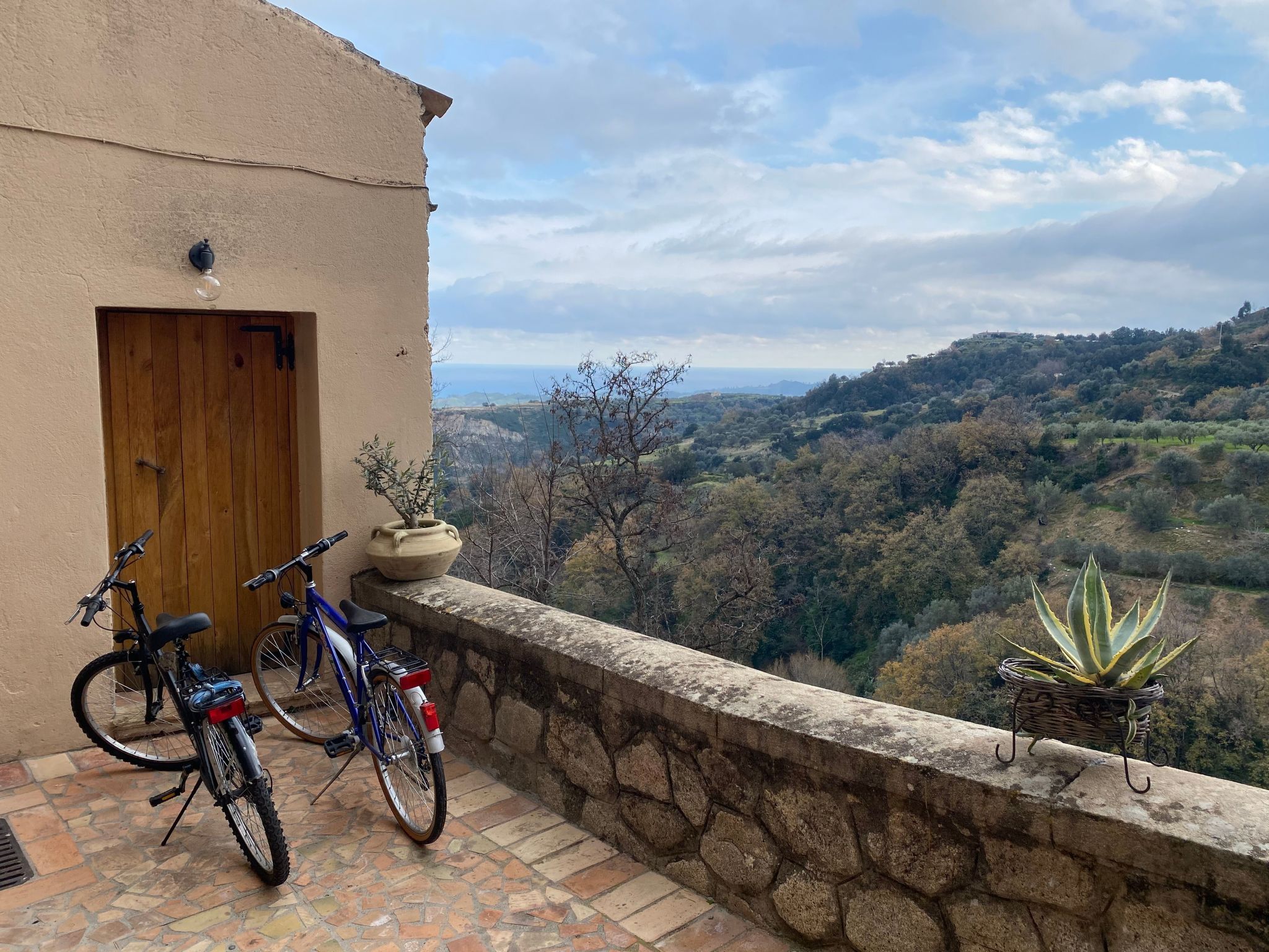 Geräumige Artemide-Wohnung mit Terrasse-Buiten