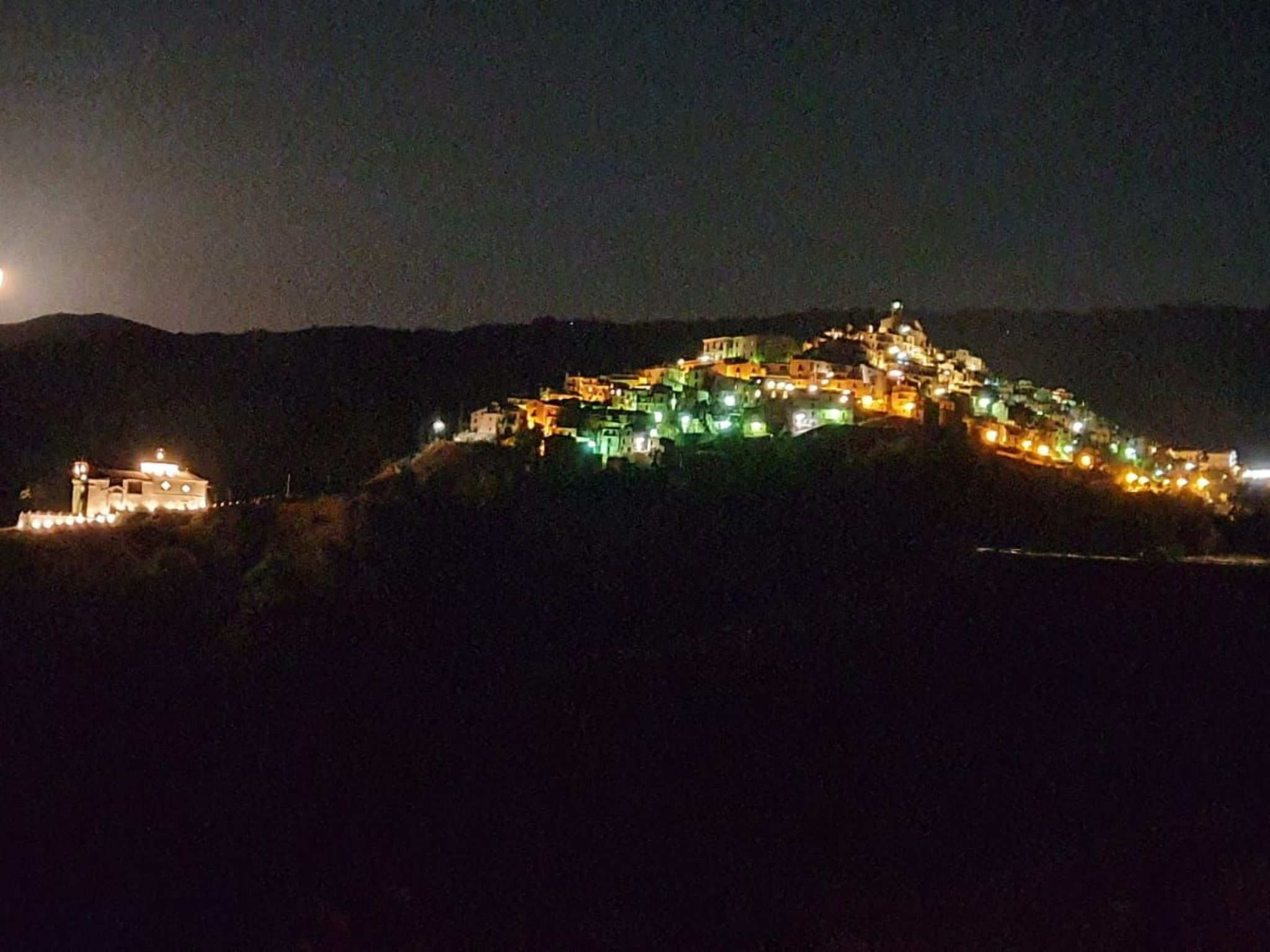 Geräumige Artemide-Wohnung mit Terrasse-Image-tags.info