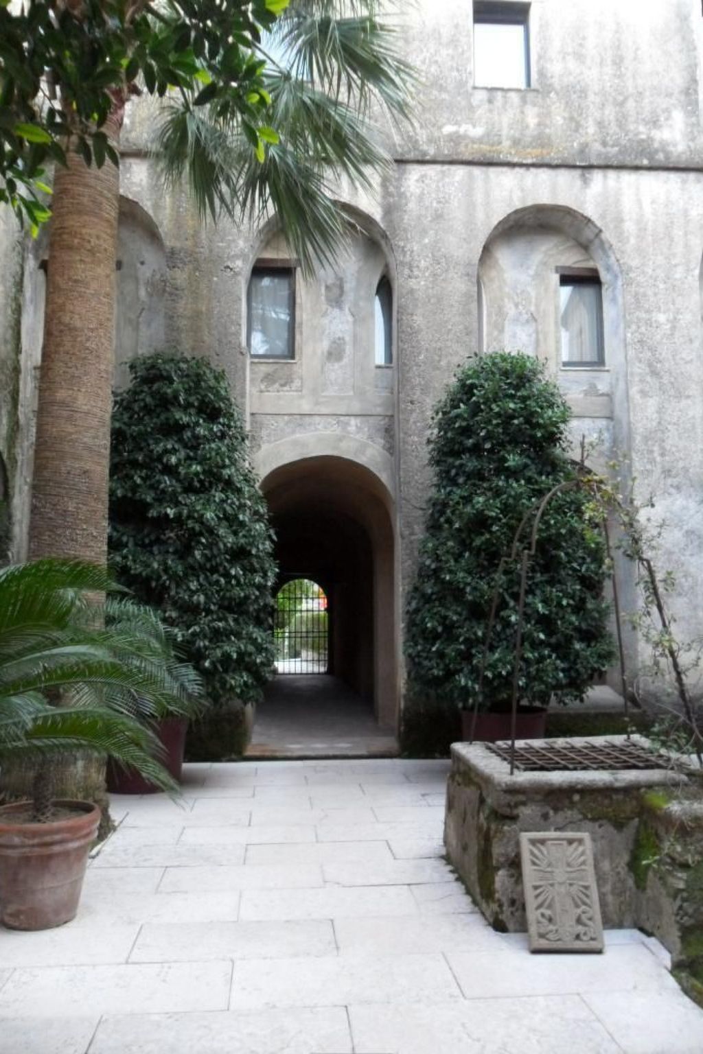 Geräumige Artemide-Wohnung mit Terrasse-Image-tags.info