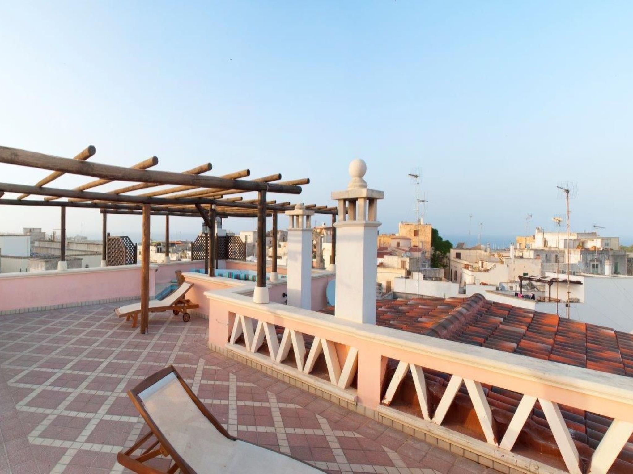 Unterkunft über den Dächern von Otranto mit riesiger Dachterrasse
