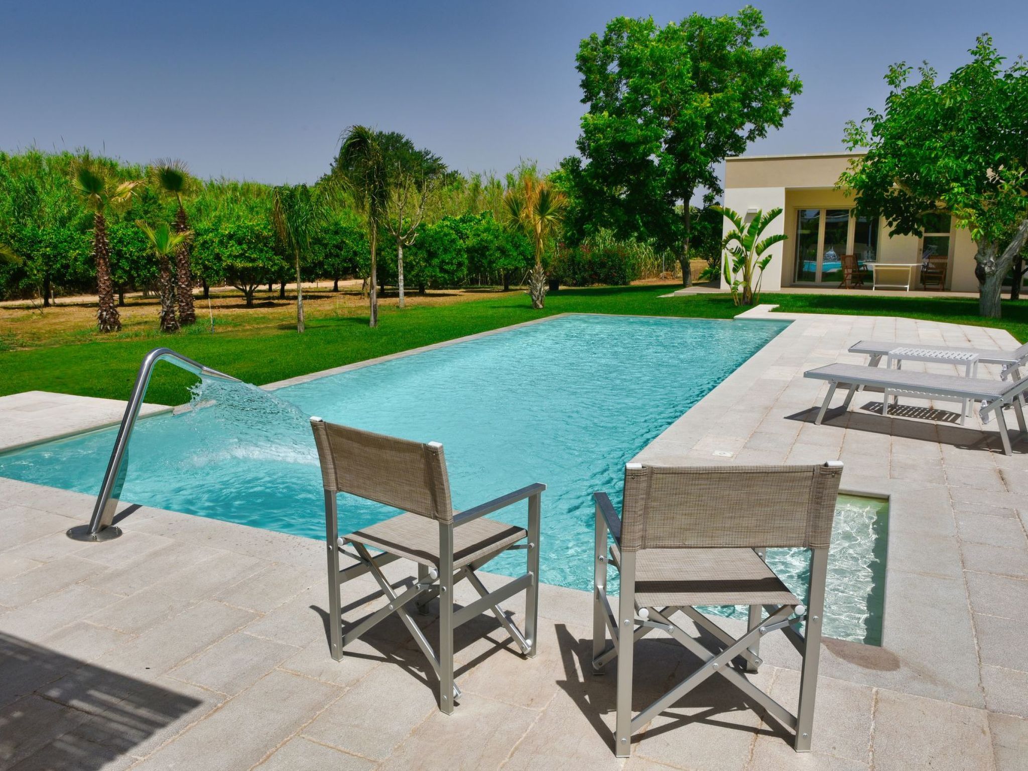 Sirgole Rosa-Drinnen