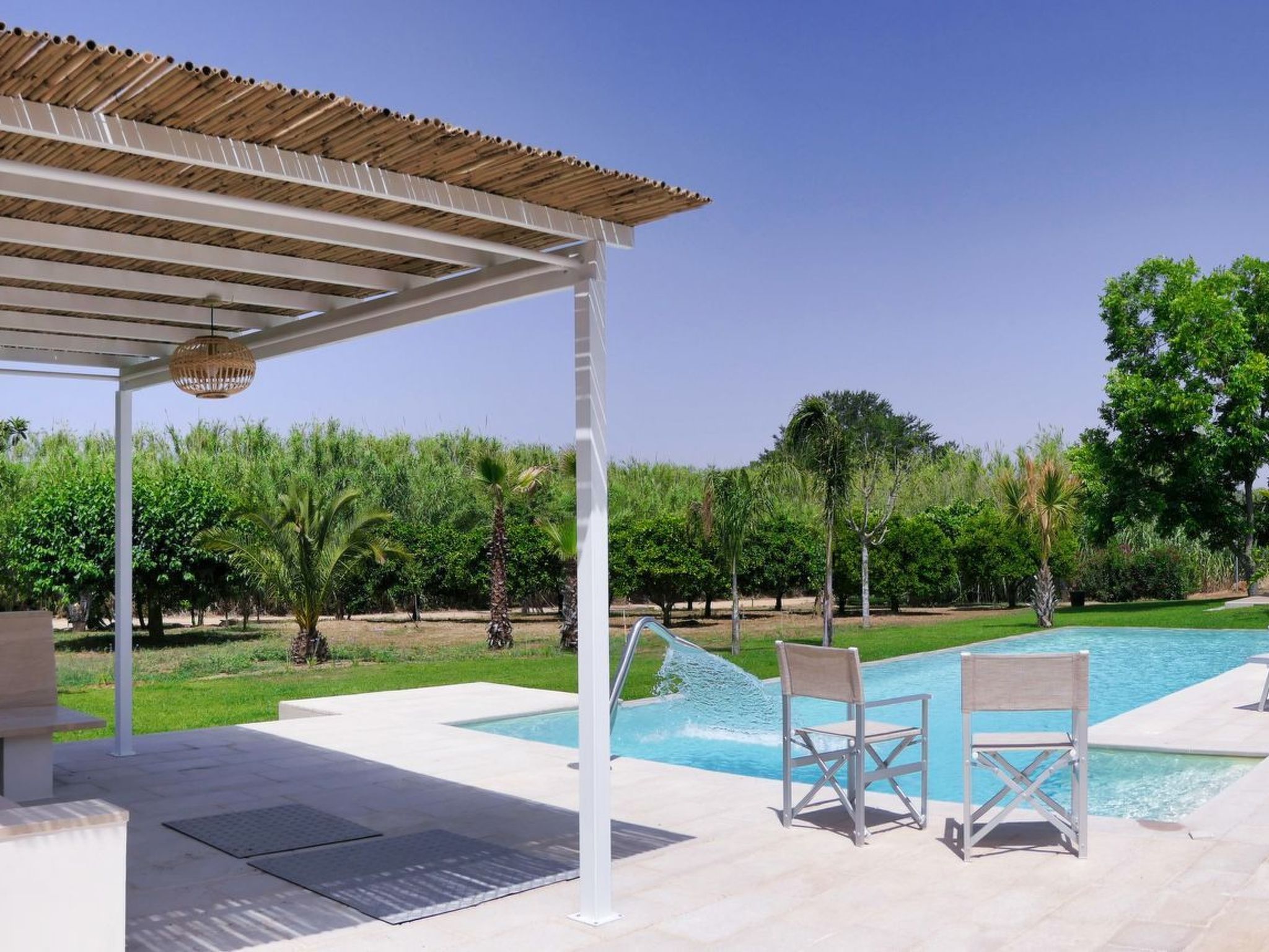 Sirgole Rosa-Drinnen