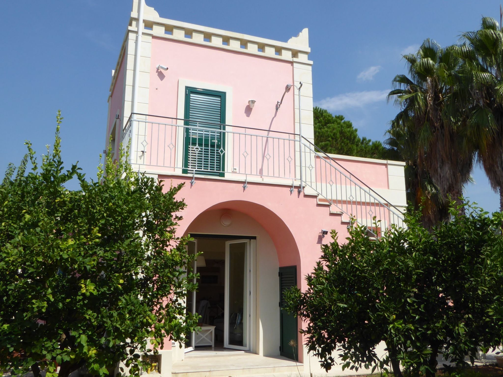 Sirgole Rosa-Drinnen