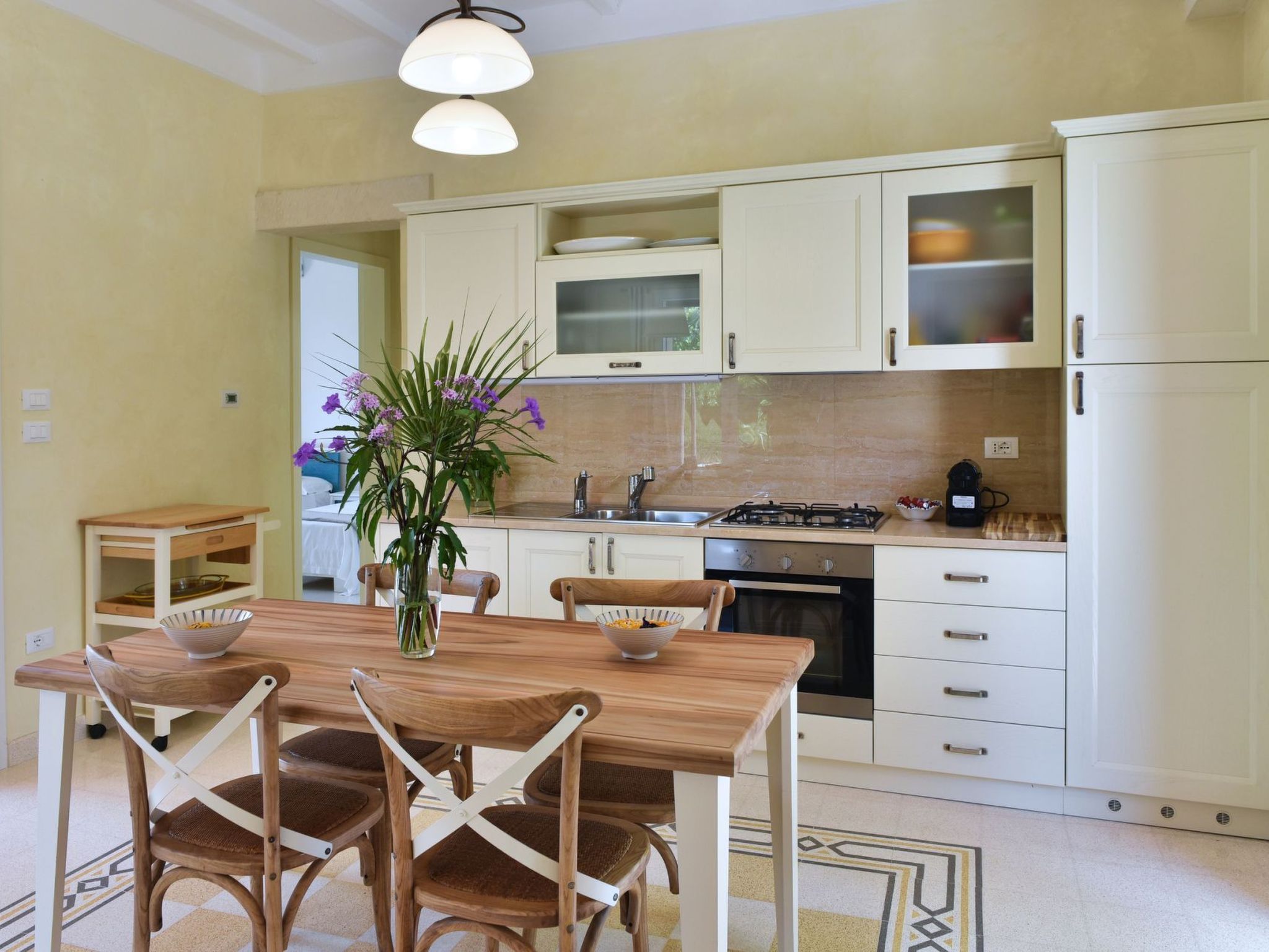 Sirgole Rosa-Drinnen