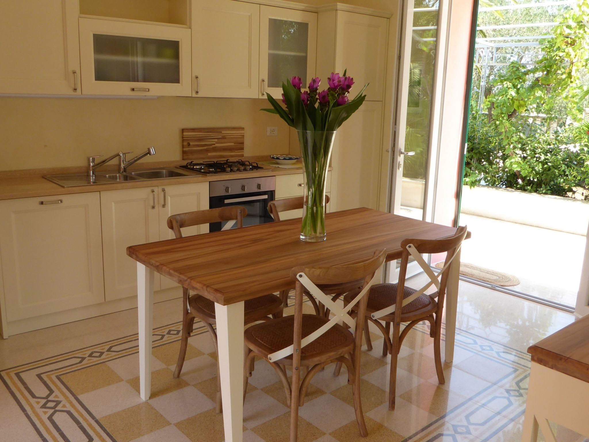 Sirgole Rosa-Drinnen