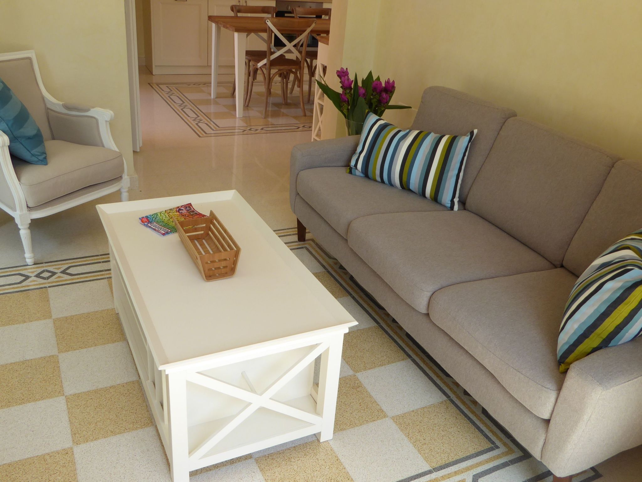 Sirgole Rosa-Drinnen