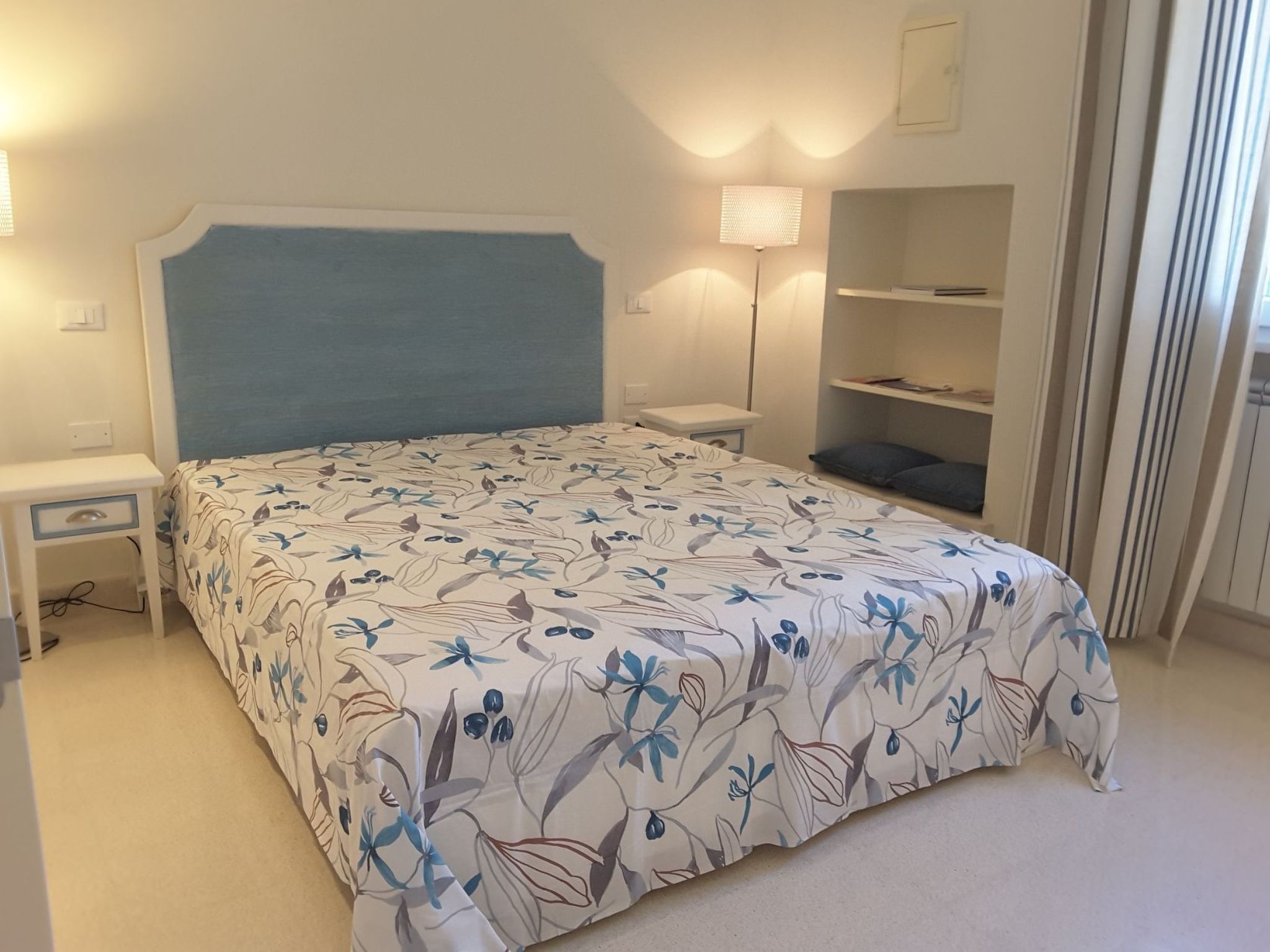 Sirgole Rosa-Drinnen