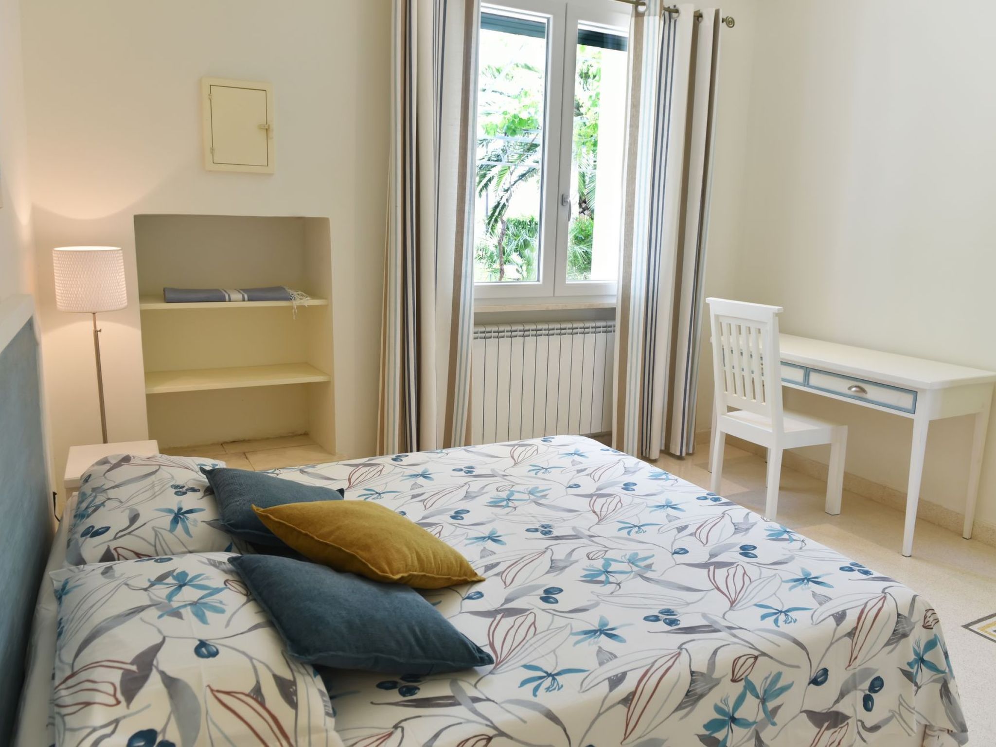 Sirgole Rosa-Drinnen