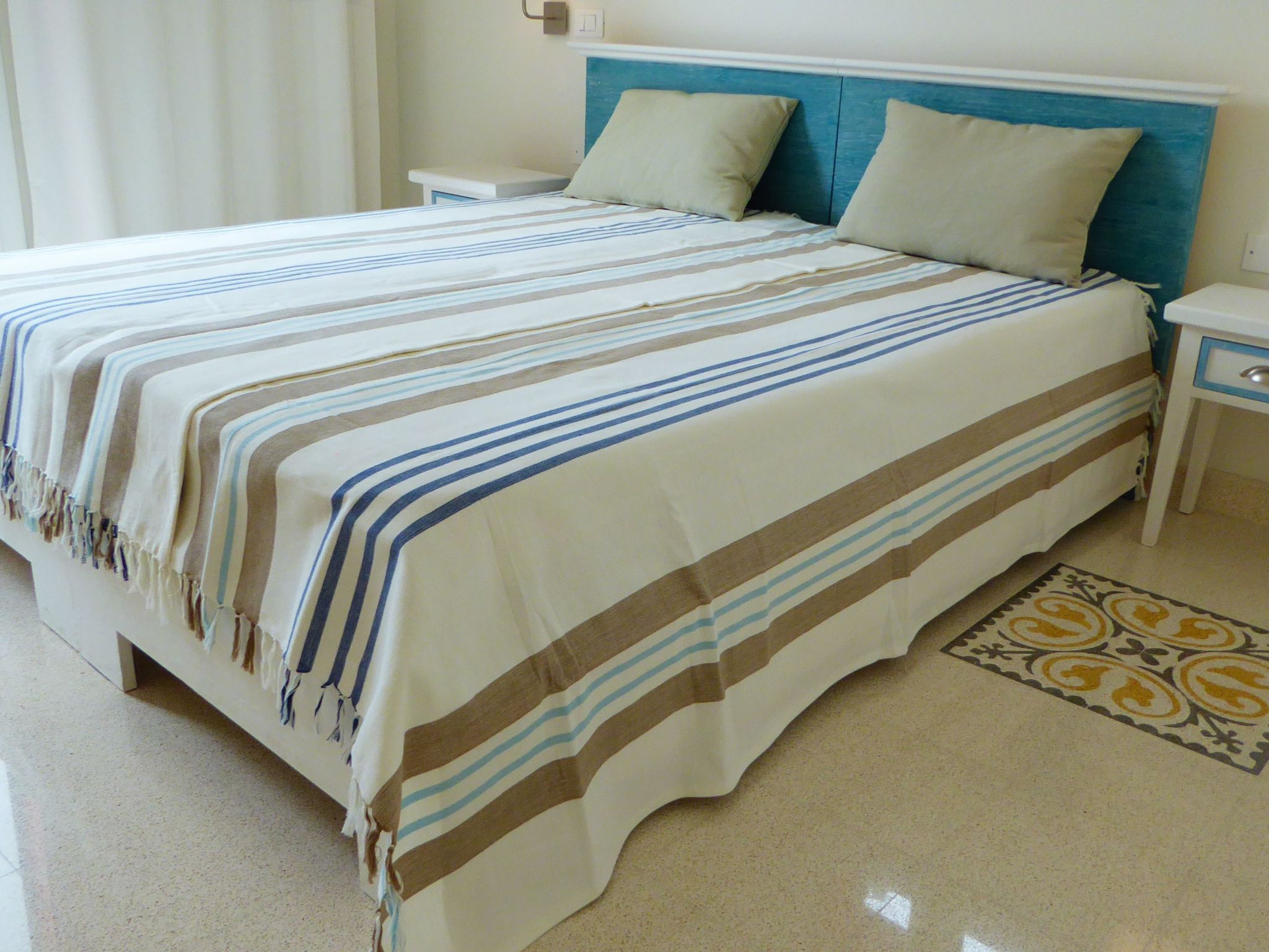 Sirgole Rosa-Drinnen