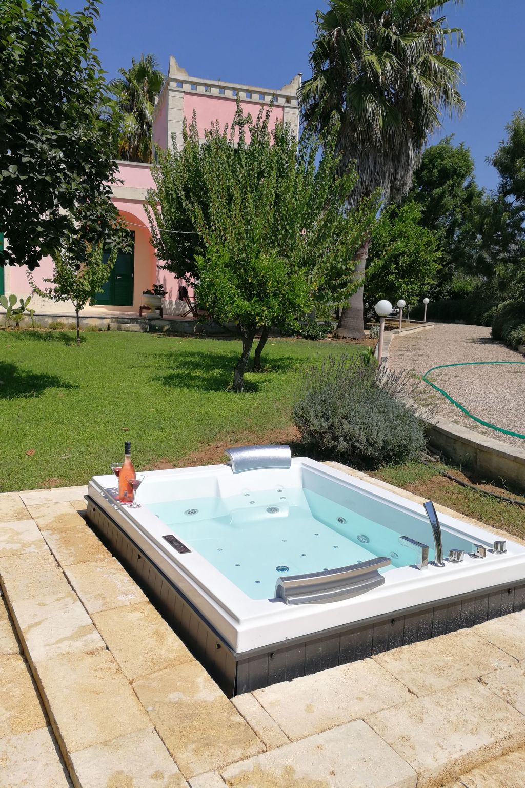 Sirgole Rosa-Drinnen