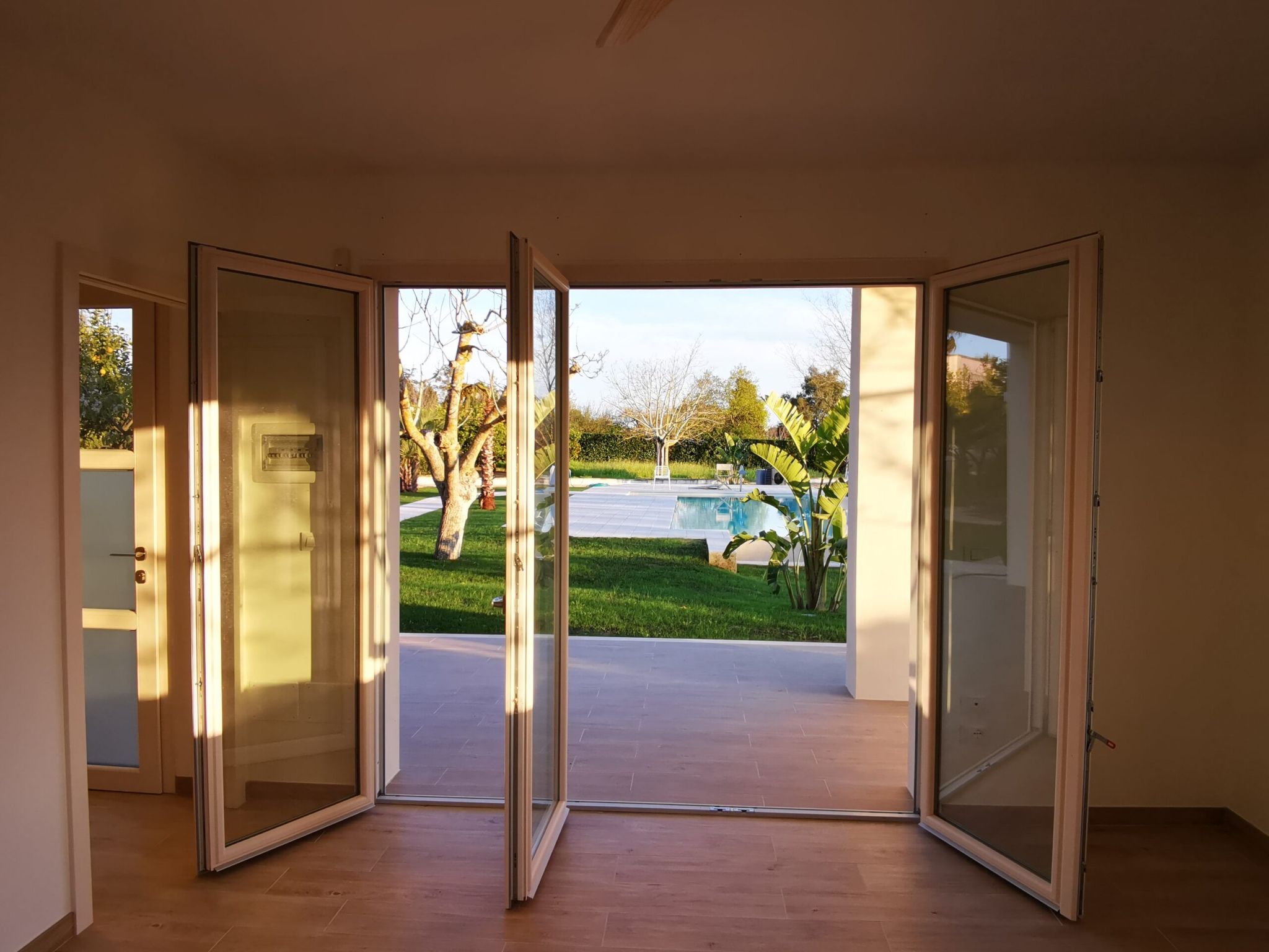 Sirgole Rosa-Drinnen