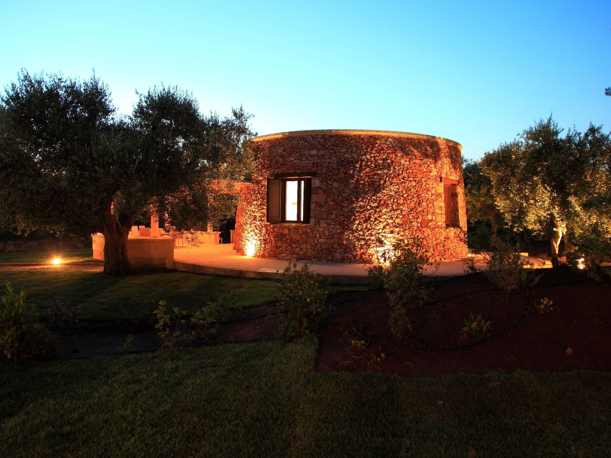 FURNEEDHRI: Trullo 'Walnuss'-Dedans